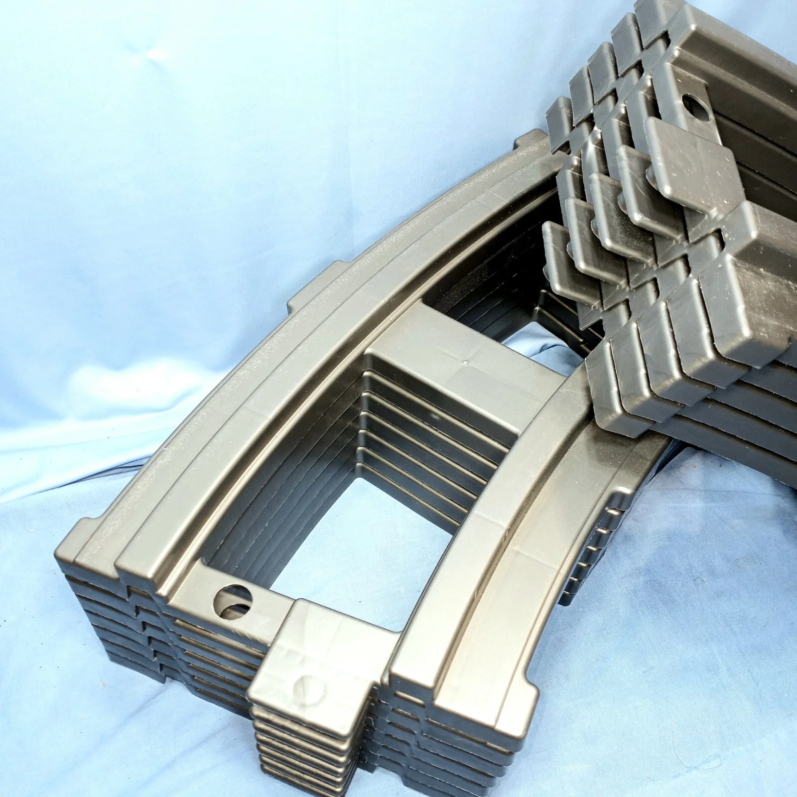 Ride-On Thomas the Tank Engine Train with Curved Circular Grey Tracks - Image 3