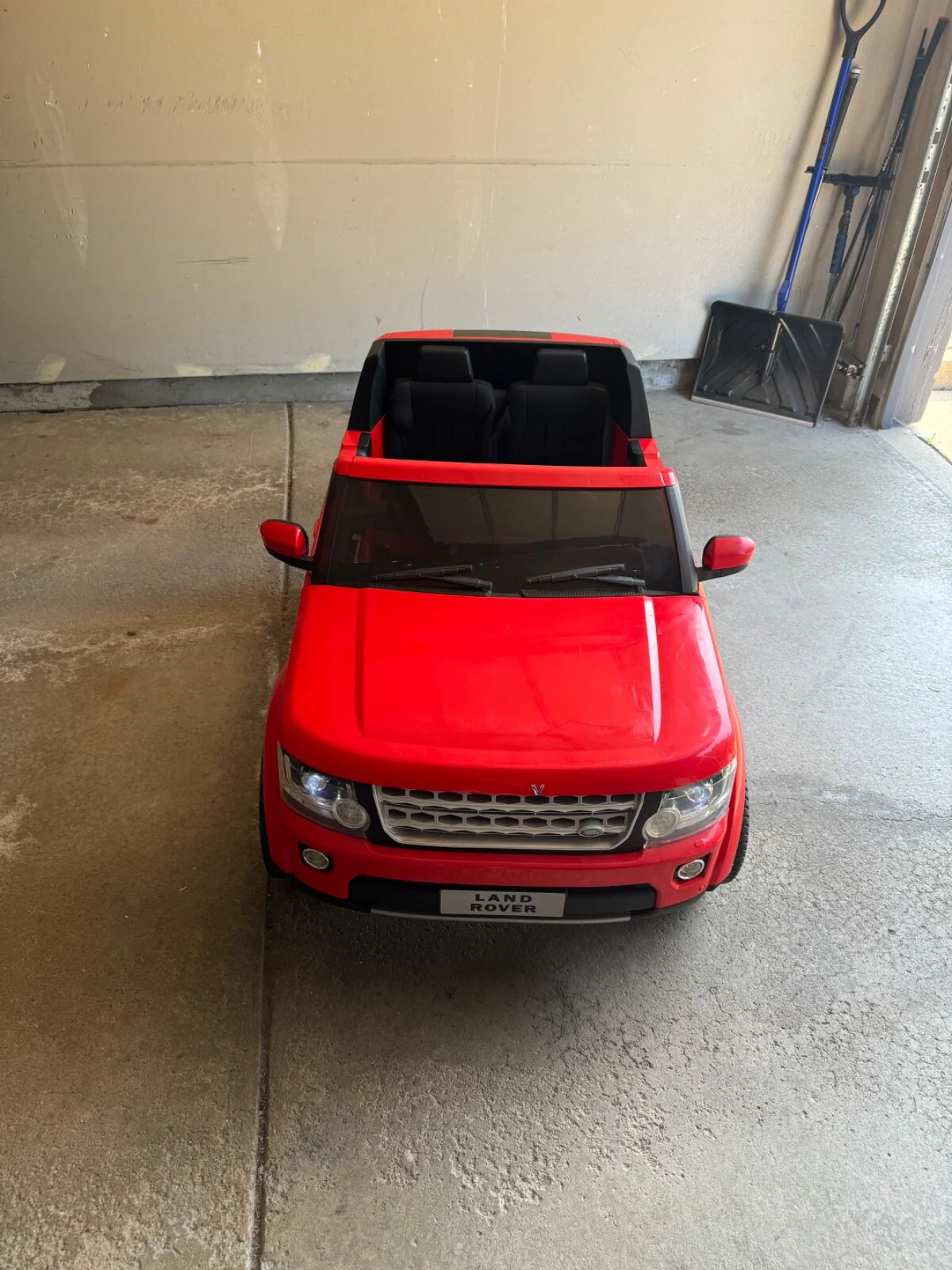 12V 3.7 MPH 2-Seater Licensed Land Rover Toy Car with Parent Remote Control Red - Image 2