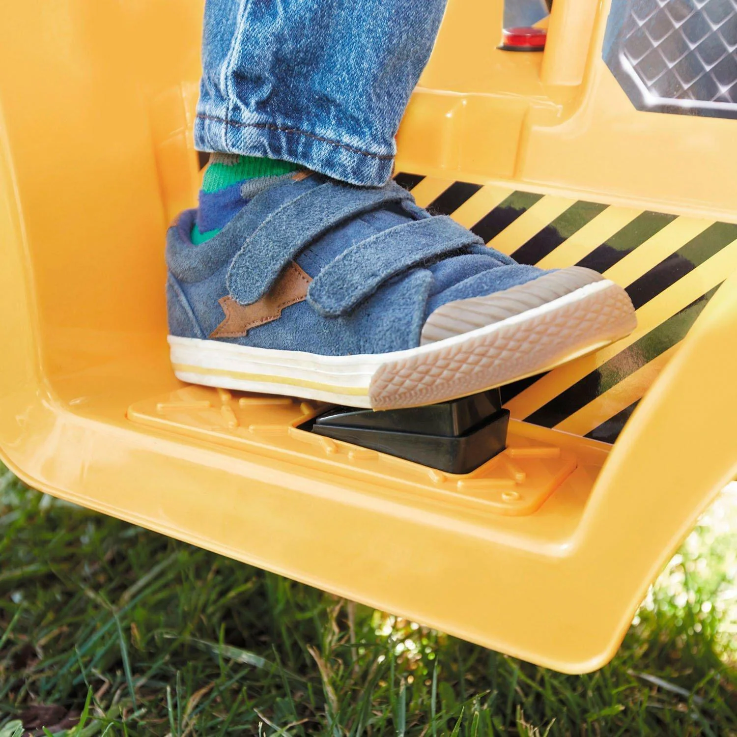 12V Electric Excavator Digger Scooper Ride-On Toy for Kids - Gender-Neutral Design - Image 5