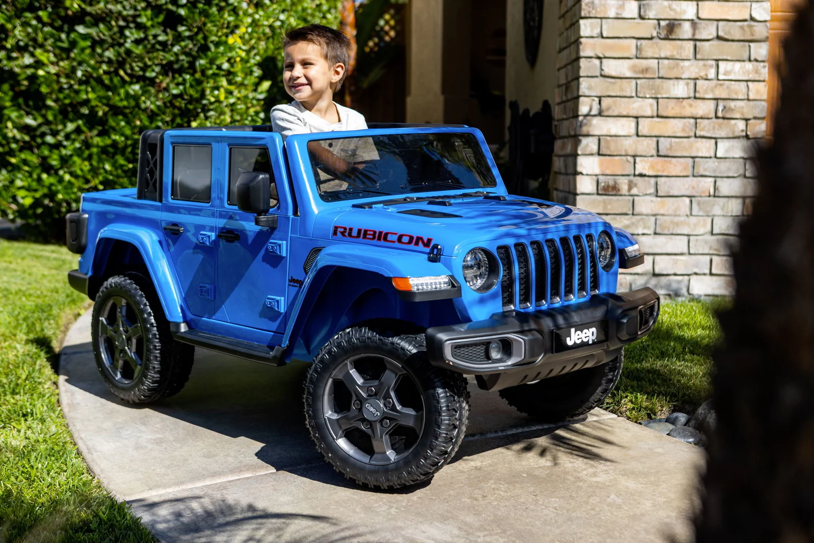 12V Gladiator Rubicon Battery-Powered 2-Seater Ride-On Vehicle in Blue - Image 3