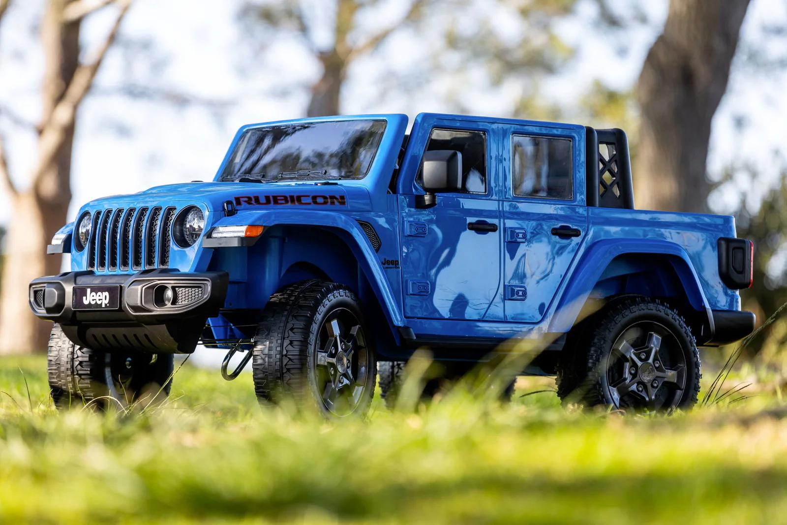 12V Gladiator Rubicon Battery-Powered 2-Seater Ride-On Vehicle in Blue - Image 4