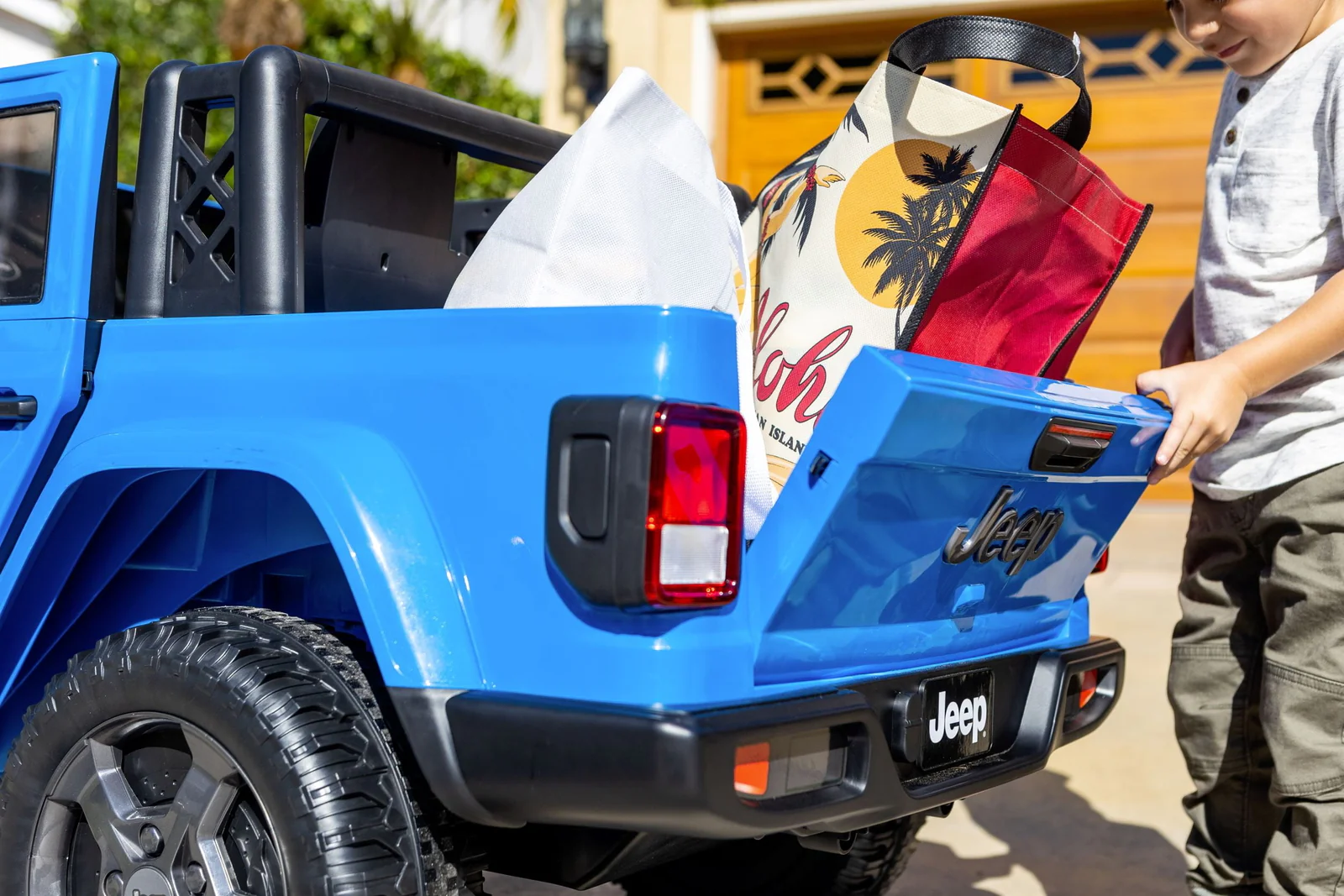 12V Gladiator Rubicon Battery-Powered 2-Seater Ride-On Vehicle in Blue - Image 5