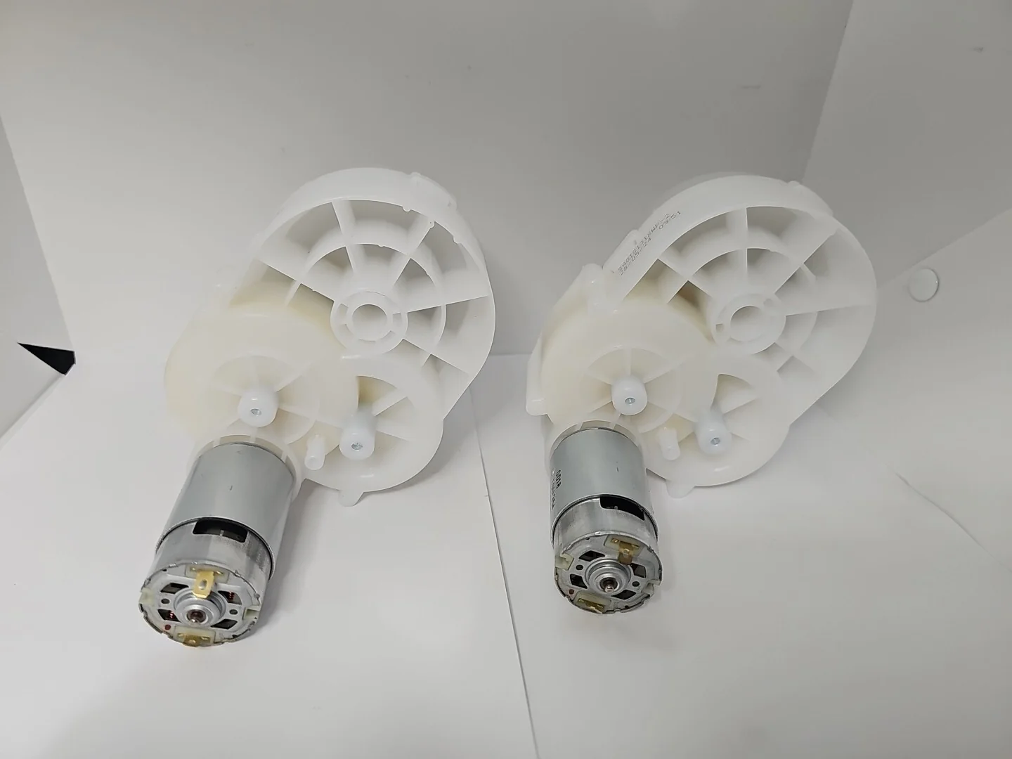 12V Motor and Gearbox Assembly for Children's Ride-On Peg Perego 12 Volt RZR Car - Image 8