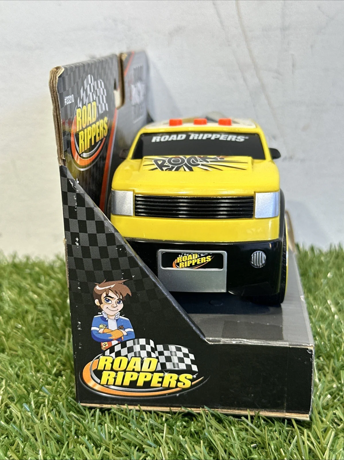 Toy State Road Rippers Car - Rockin Rides with Light and 'Eye of the Tiger' Sound - Image 3
