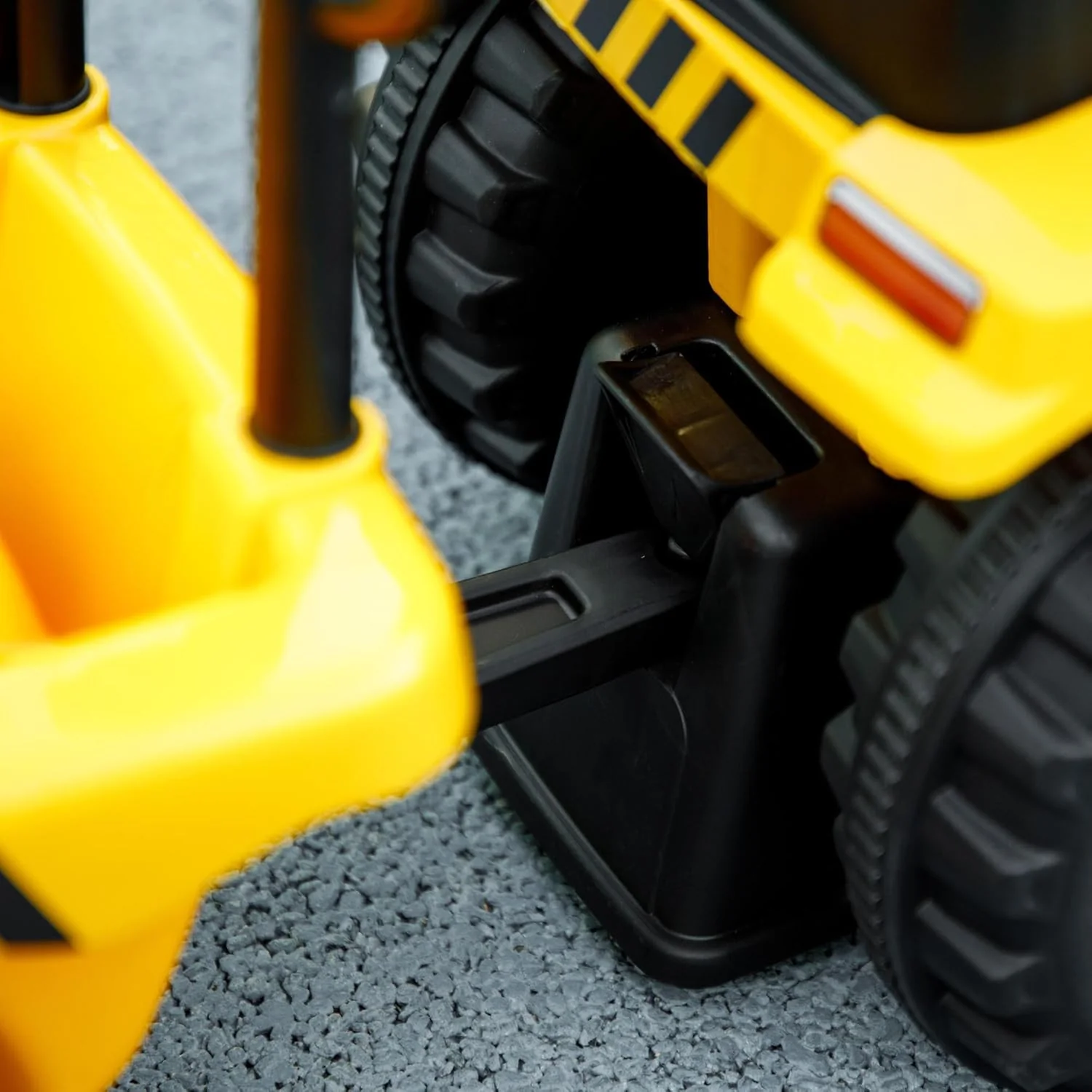 Dual Function Ride-On Tractor and Caterpillar Licensed Excavator for Children - Image 8