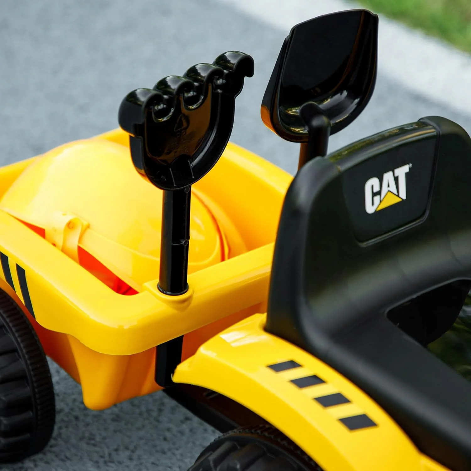 Dual Function Ride-On Tractor and Caterpillar Licensed Excavator for Children - Image 9