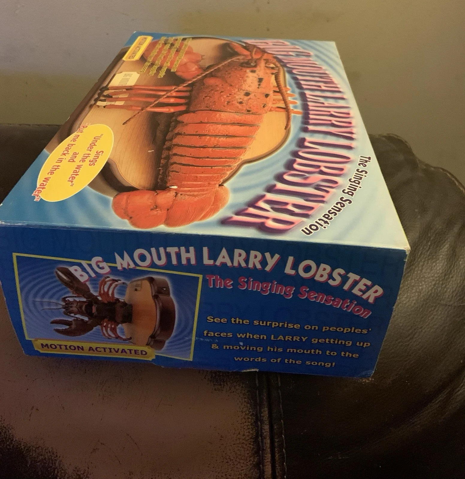 Larry Lobster Singing Motion-Activated Toy - Battery Powered 2000 Edition - Image 5