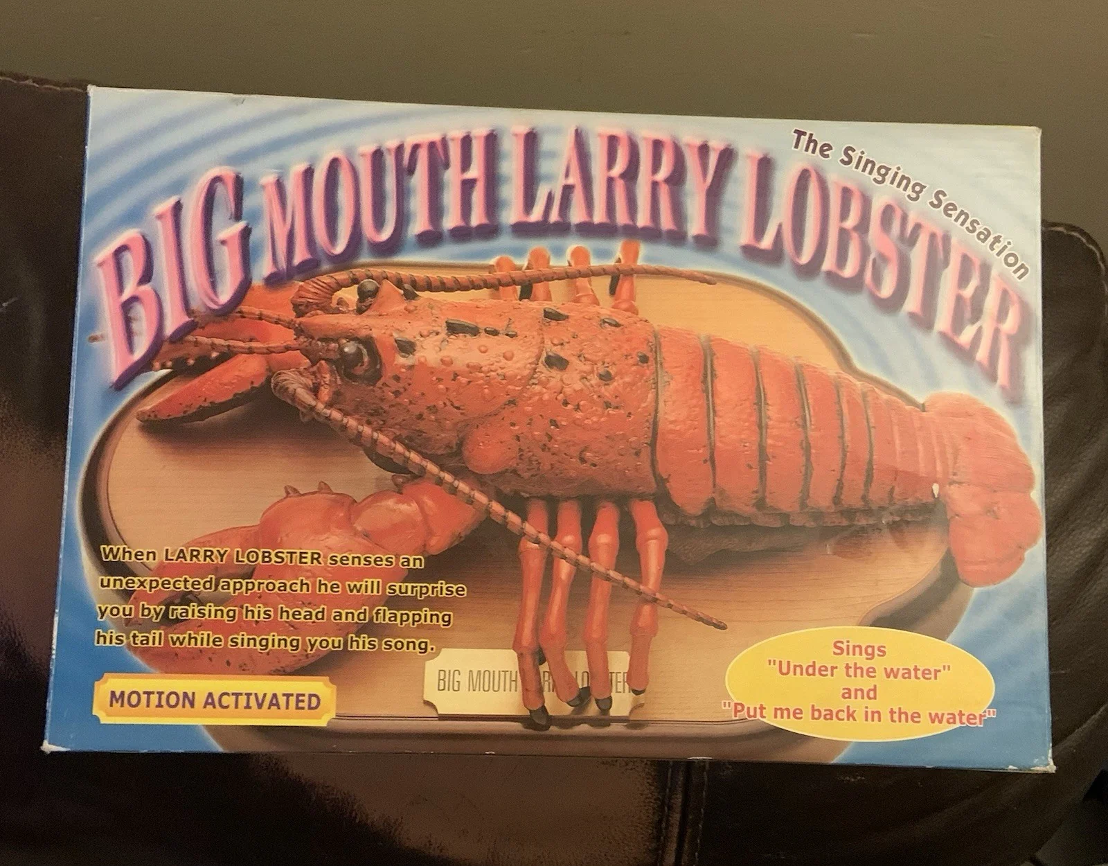 Larry Lobster Singing Motion-Activated Toy - Battery Powered 2000 Edition - Image 8
