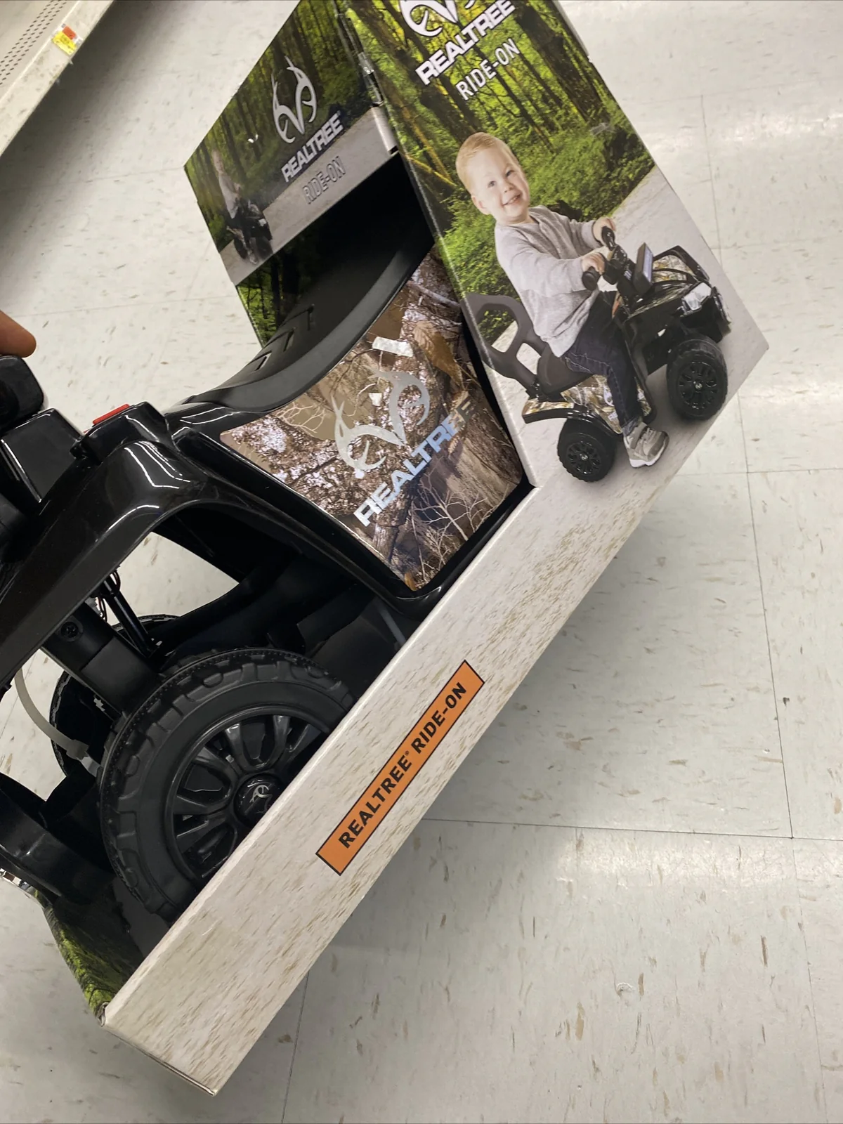 Boys' Realtree Ride-On Vehicle with Working Light Bar - Image 2