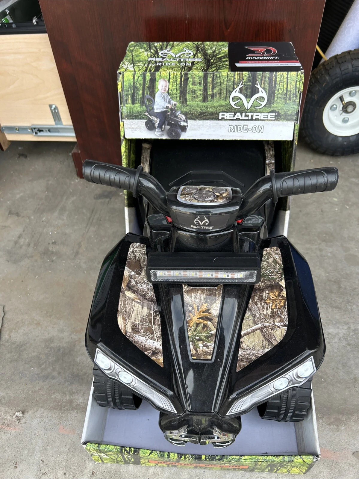 Boys' Realtree Ride-On Vehicle with Working Light Bar - Image 3