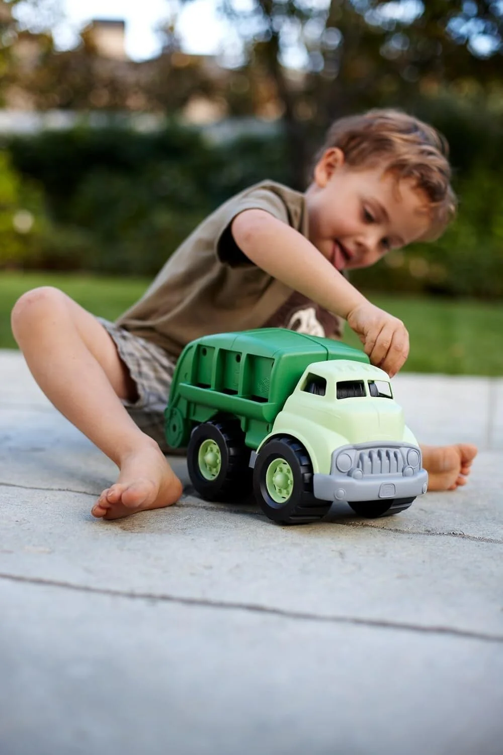 15-Inch Green Recycling Truck Toy for Motor Skill Development Safe and Colorful - Image 5