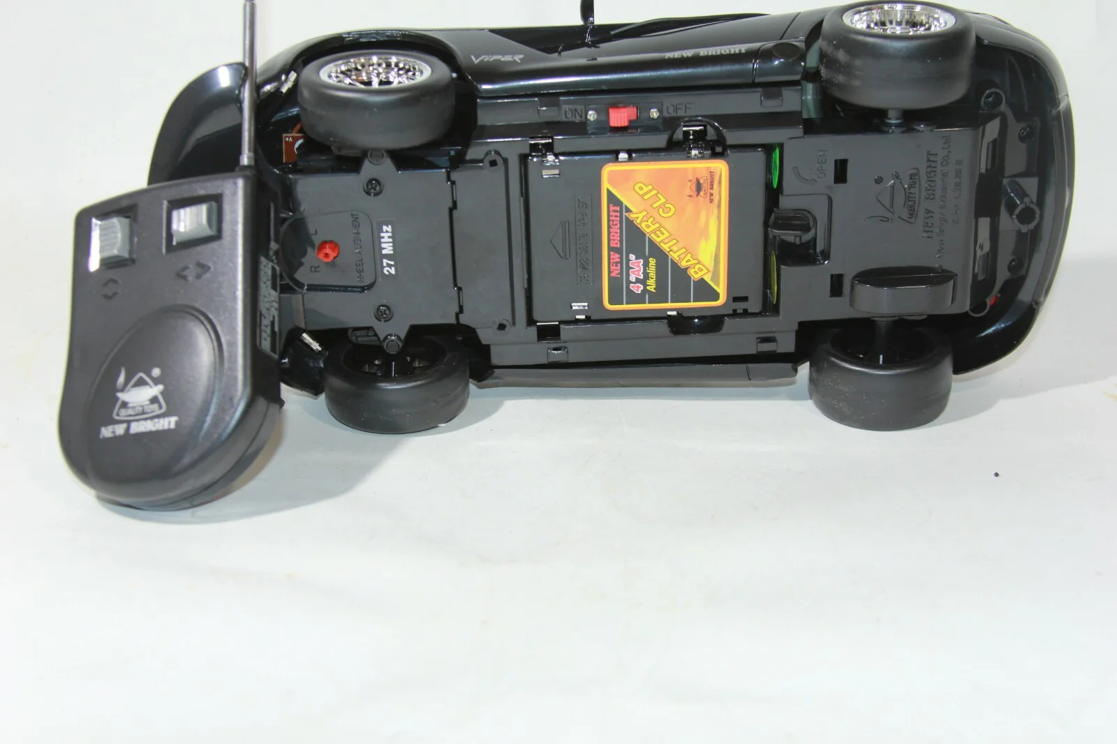 6.0V Black Dodge Viper SRT10 Platinum Remote Control Car - Image 8