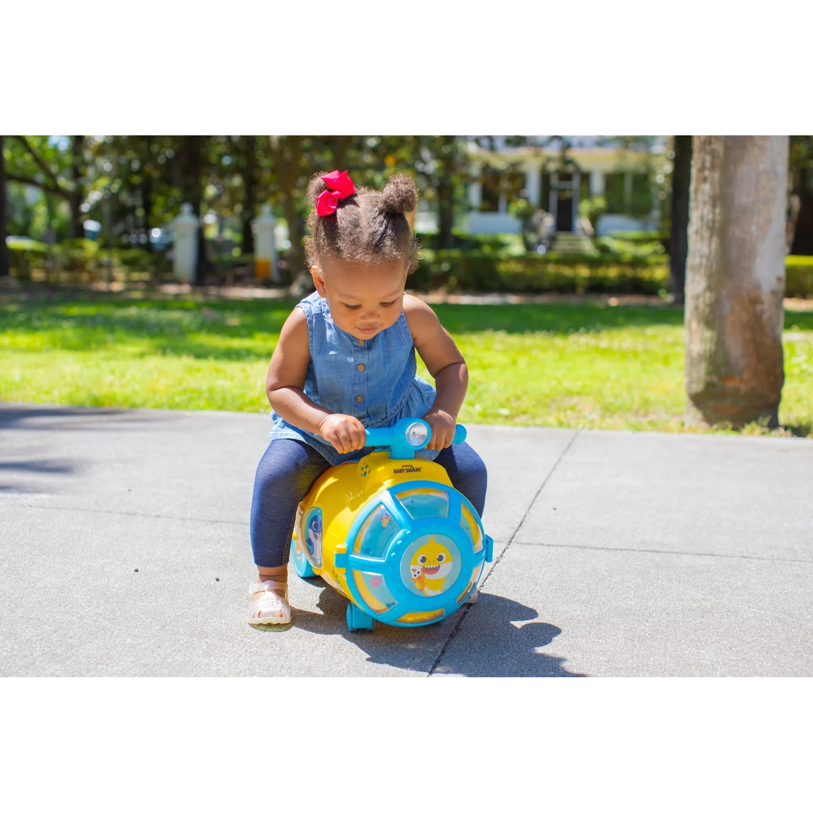 Baby Shark Ride-On Submarine Toy for Kids Ages 1.5 to 3 Years - Image 8