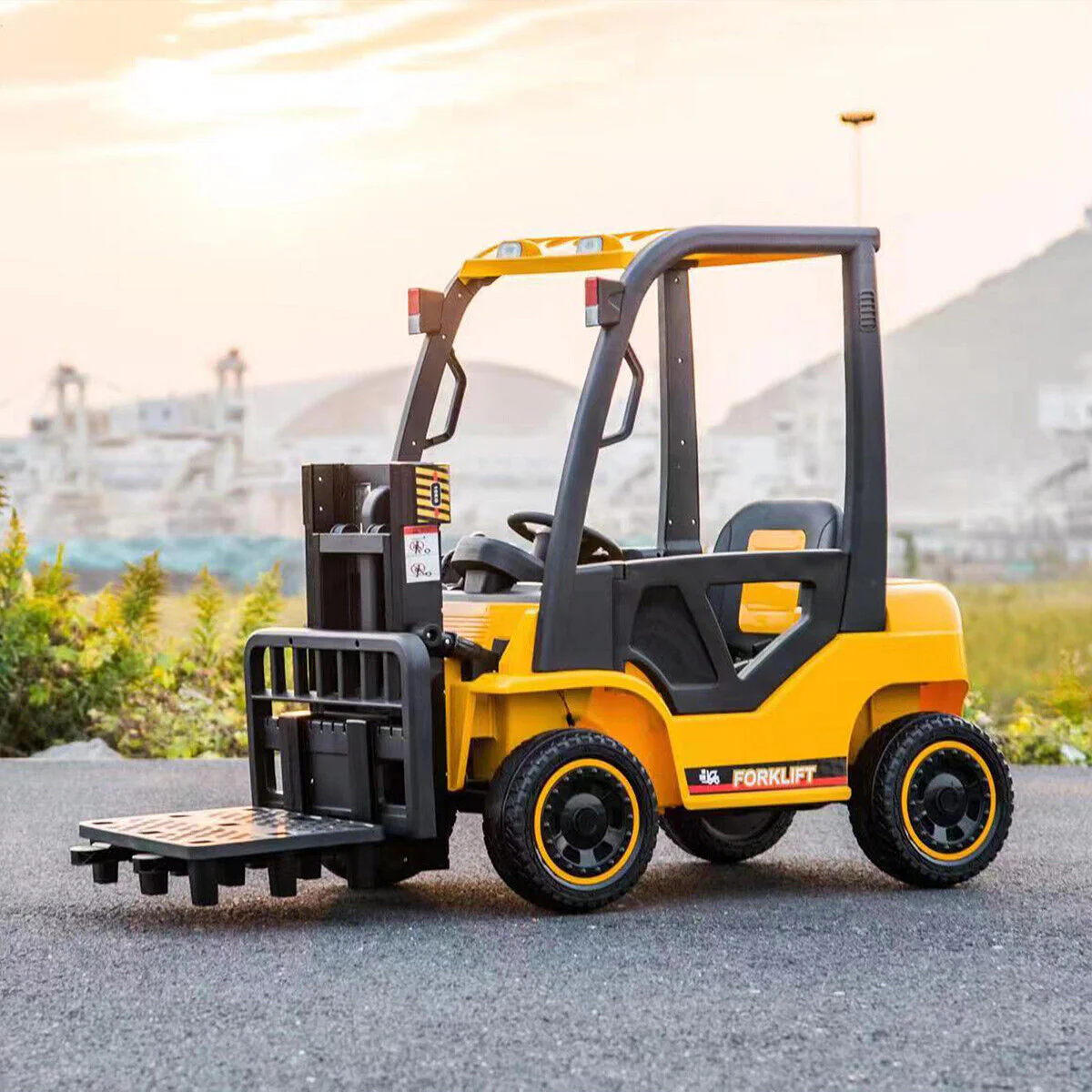 Electric Forklift Toy Car with 3 Speeds, Lifting Rod, and Remote Control for Kids - Image 2