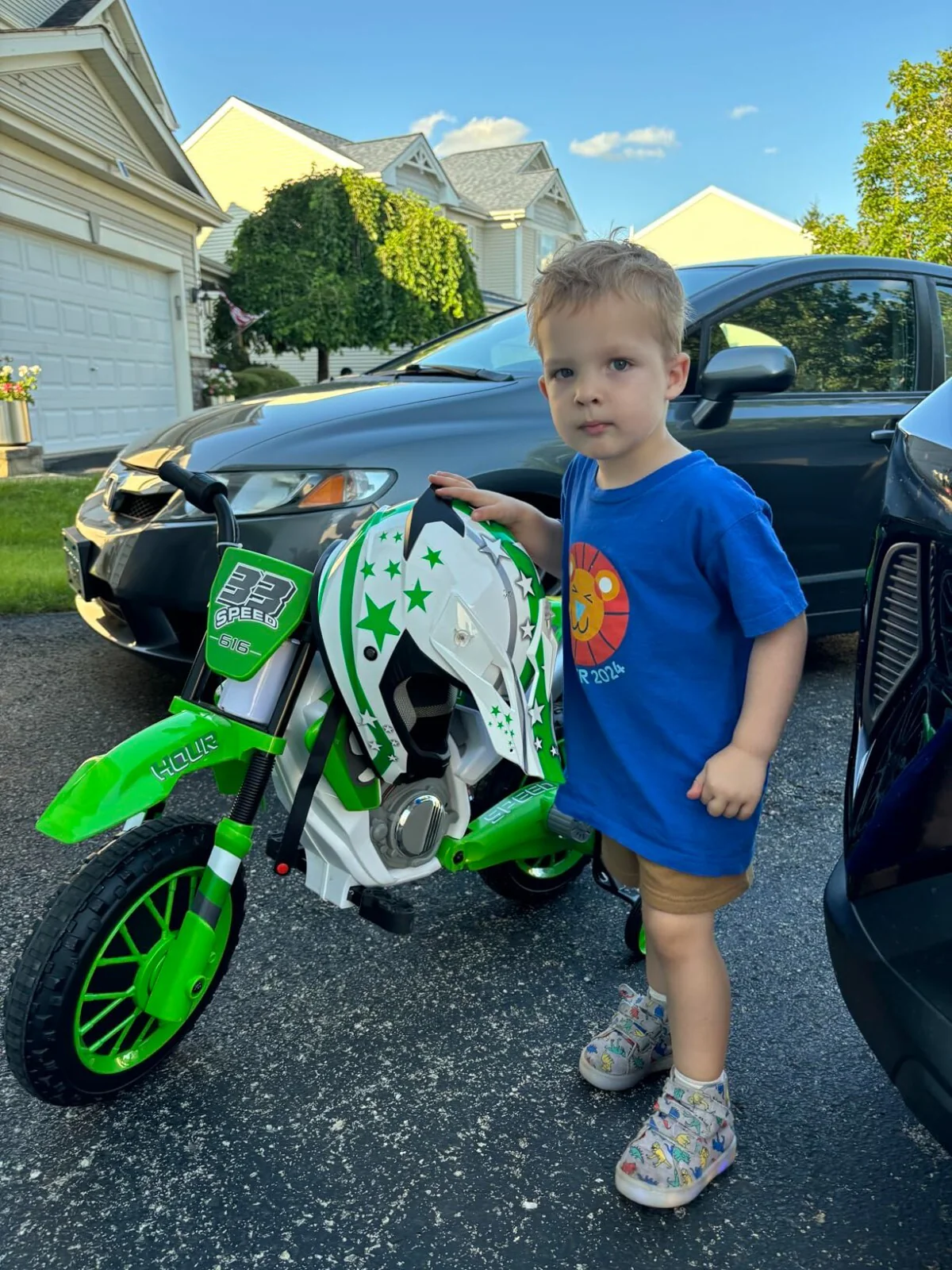 12V Electric Kids Green Dirt Bike with Dual Shock Battery Ride-On Toy Motorcycle - Image 3