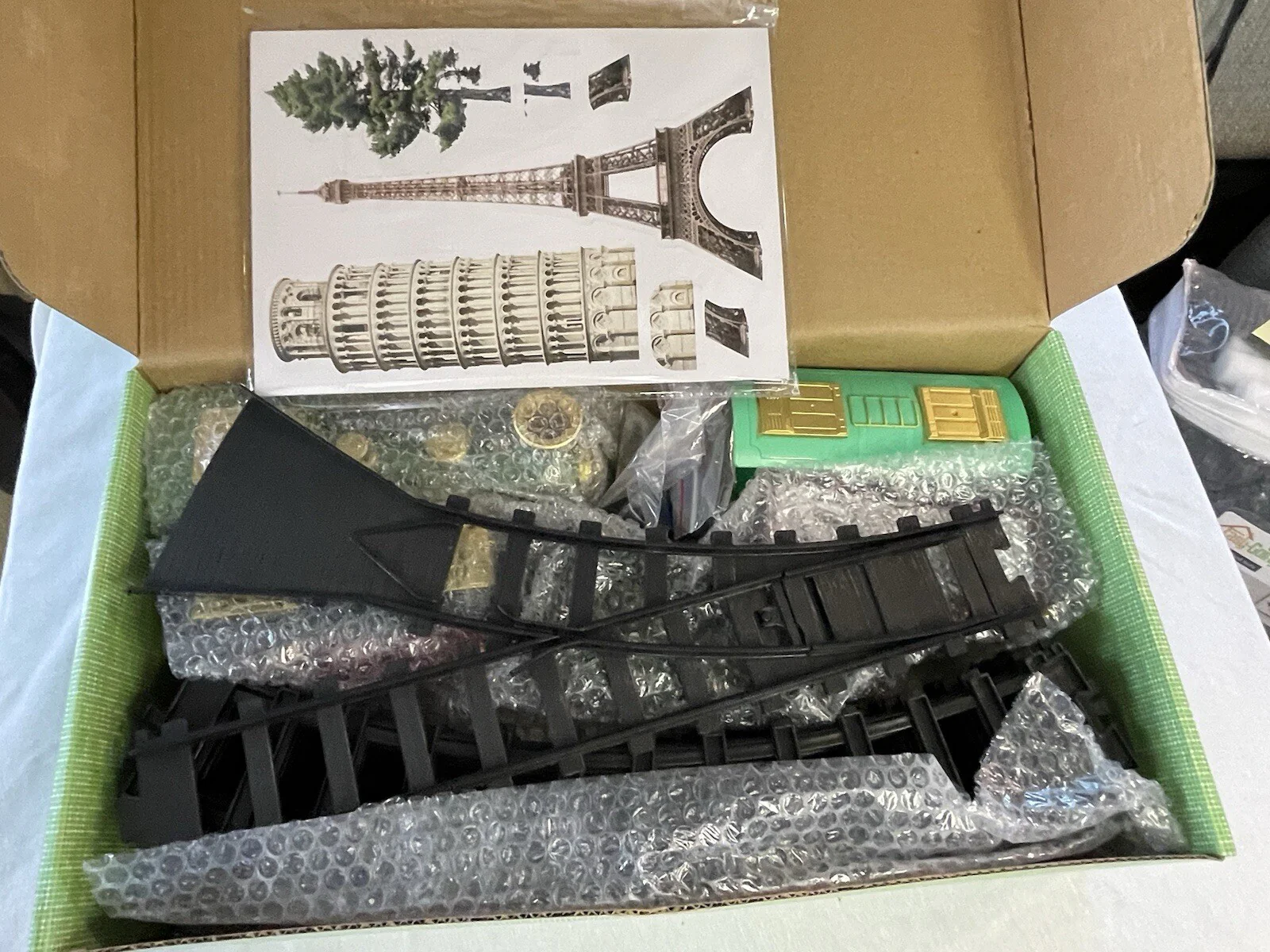 Electric Steam Train Model 1559 with Realistic Features - Image 3
