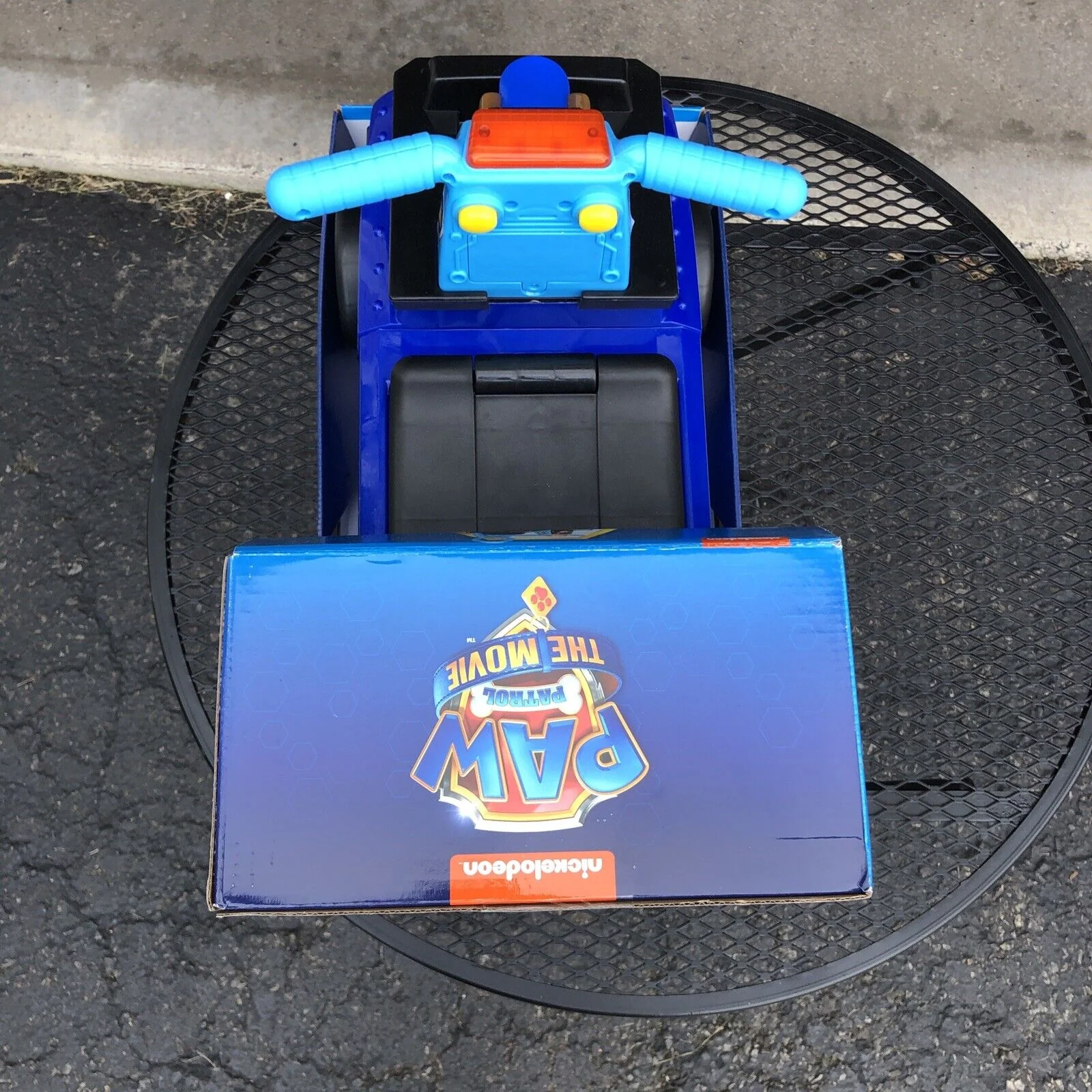 Experience the Excitement with Paw Patrol's Chase Police Truck Ride On Car - Featuring Realistic Sounds and Lights! - Image 4