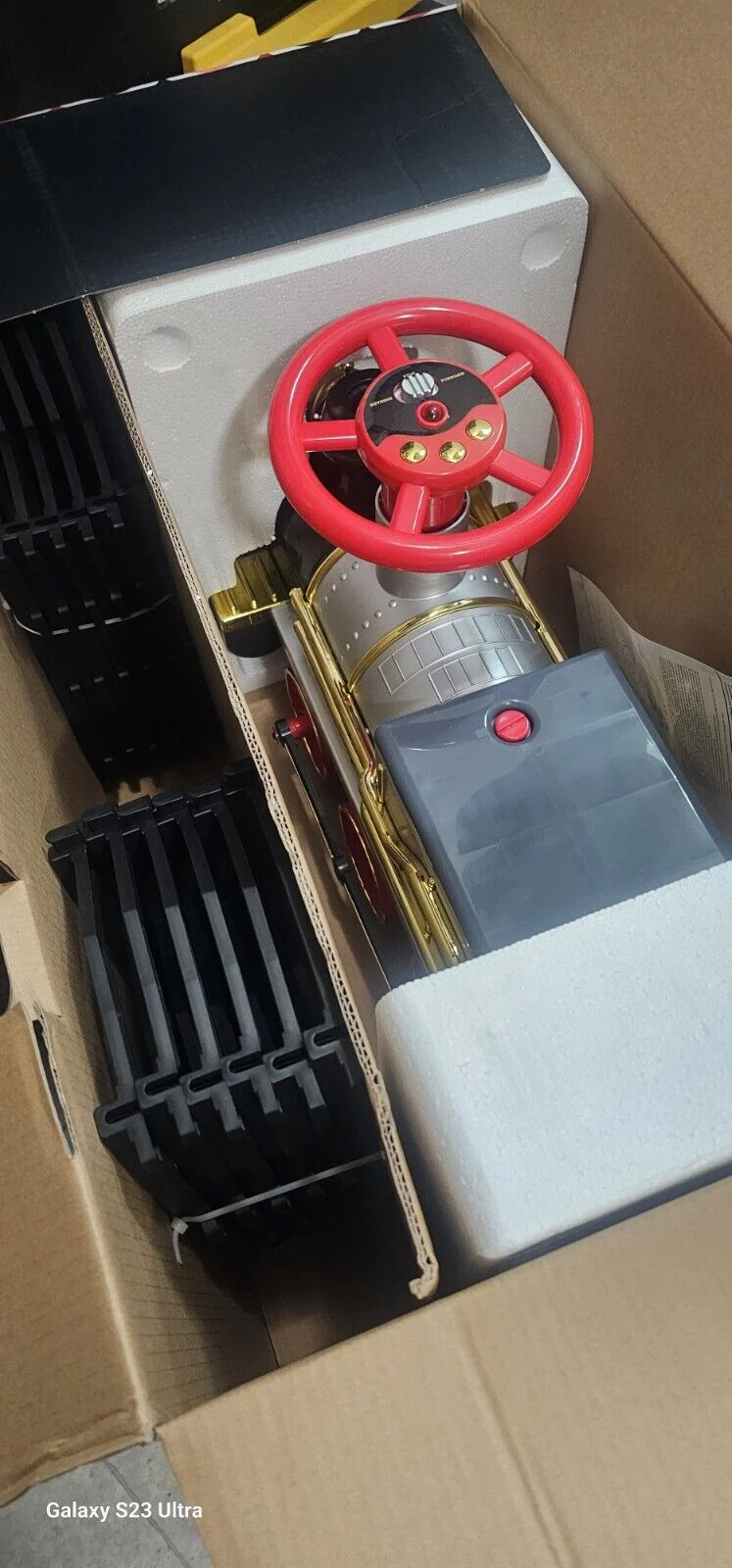 FAO Schwarz Motorized Train Set with LED Lights and 15+ Feet of Track - Brand New! - Image 6