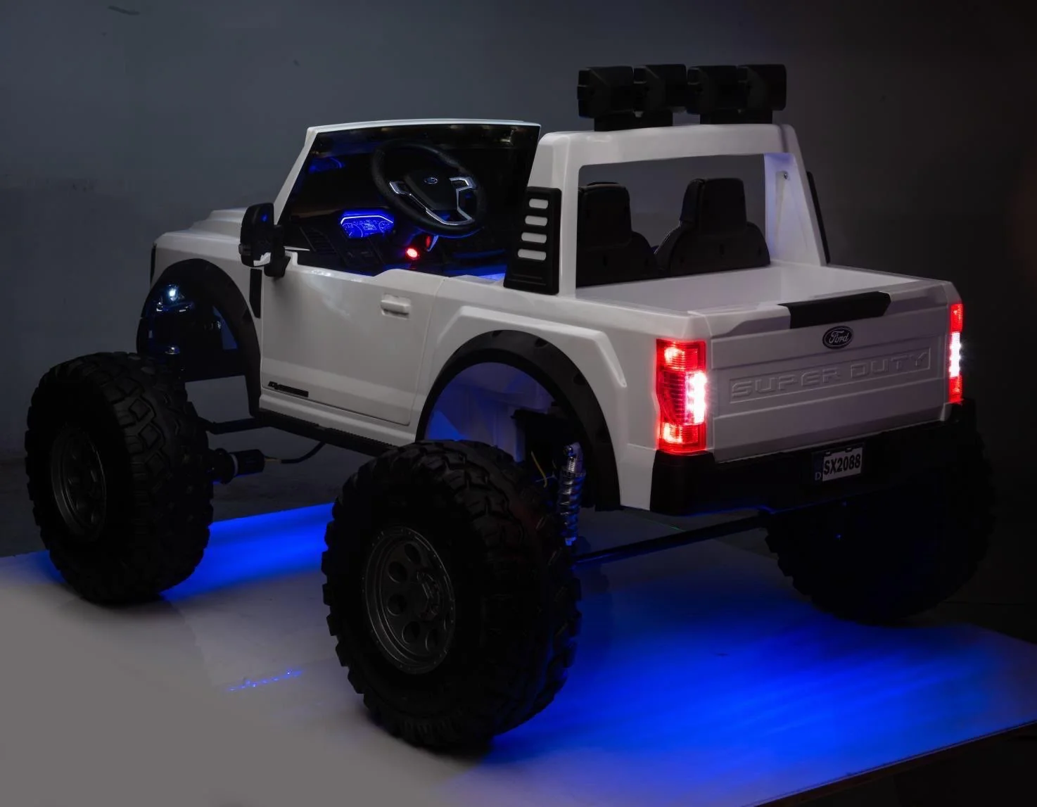 450 24V All Wheel Drive Ford Vehicle Toy - Image 10