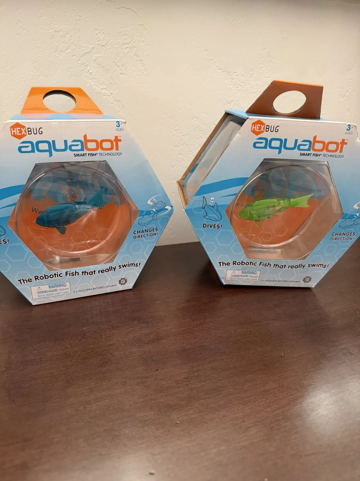 HEXBUG Aquabot Smart Robotic Fish Duo in Blue and Green - Image 2