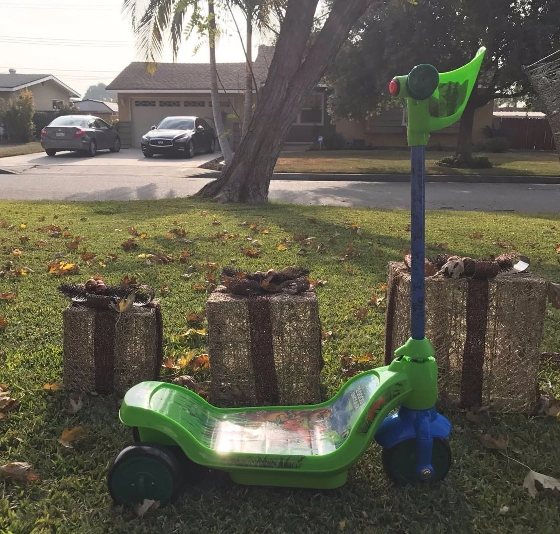 Battery-Powered 6V Ride-On Scooter Featuring The Good Dinosaur Character - Image 2