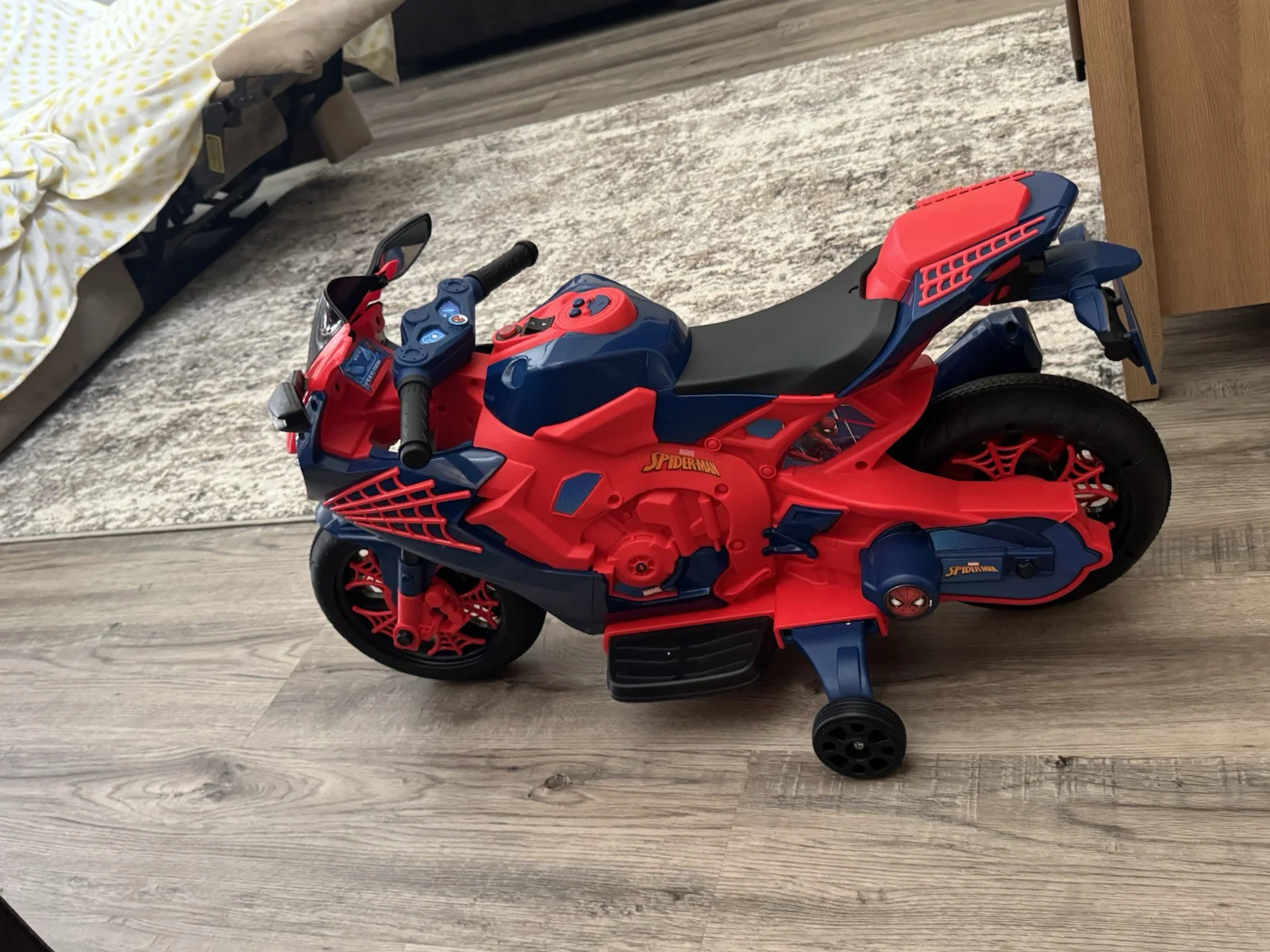 Kids Spider-Man 6V Battery-Powered Ride-On Motorcycle with Working Headlights for Ages 3+ - Image 4