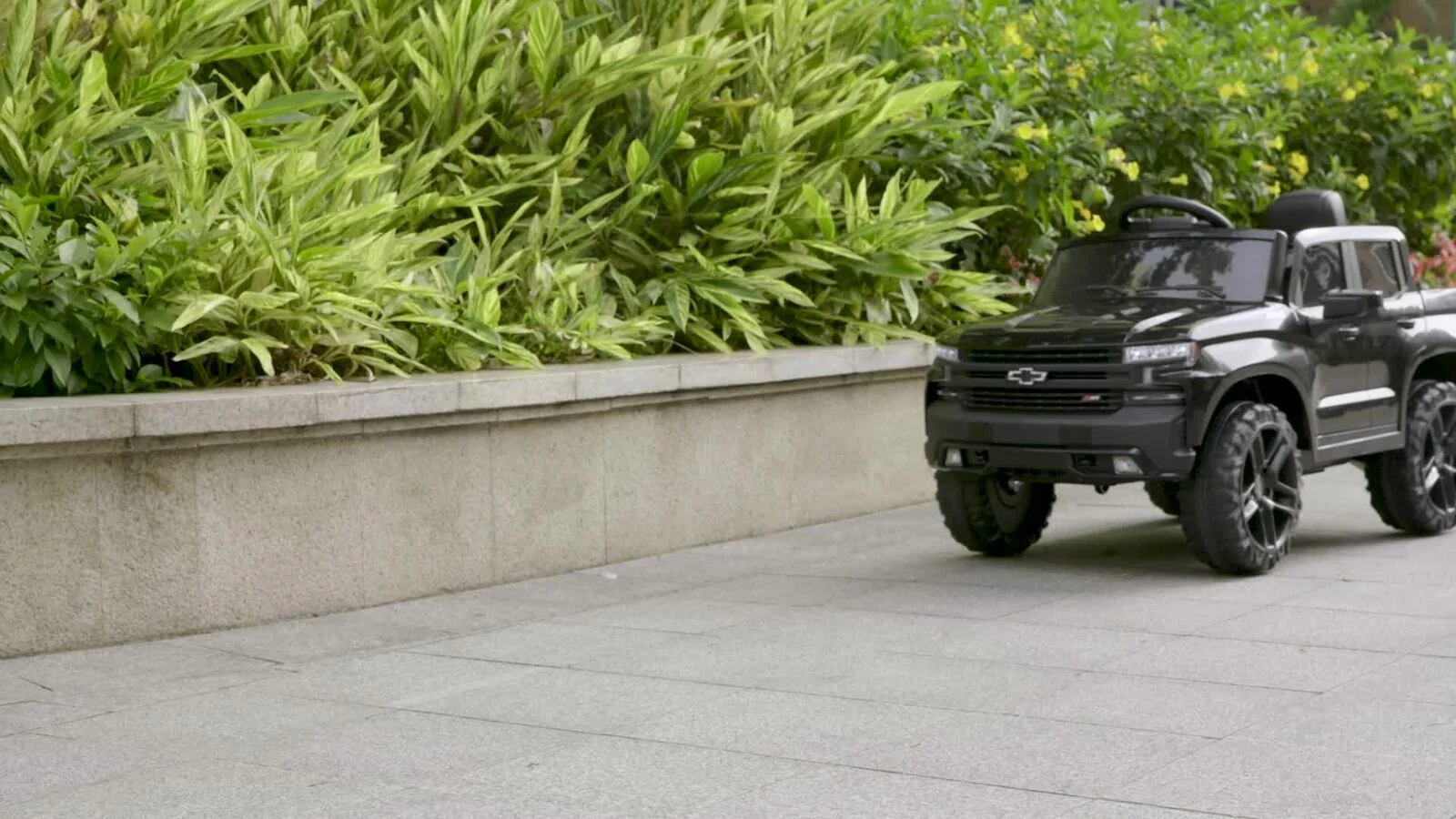 Kimbosmart 12V Electric Ride-On Truck for Kids: A Fun and Exciting Vehicle for Boys and Girls - Image 2
