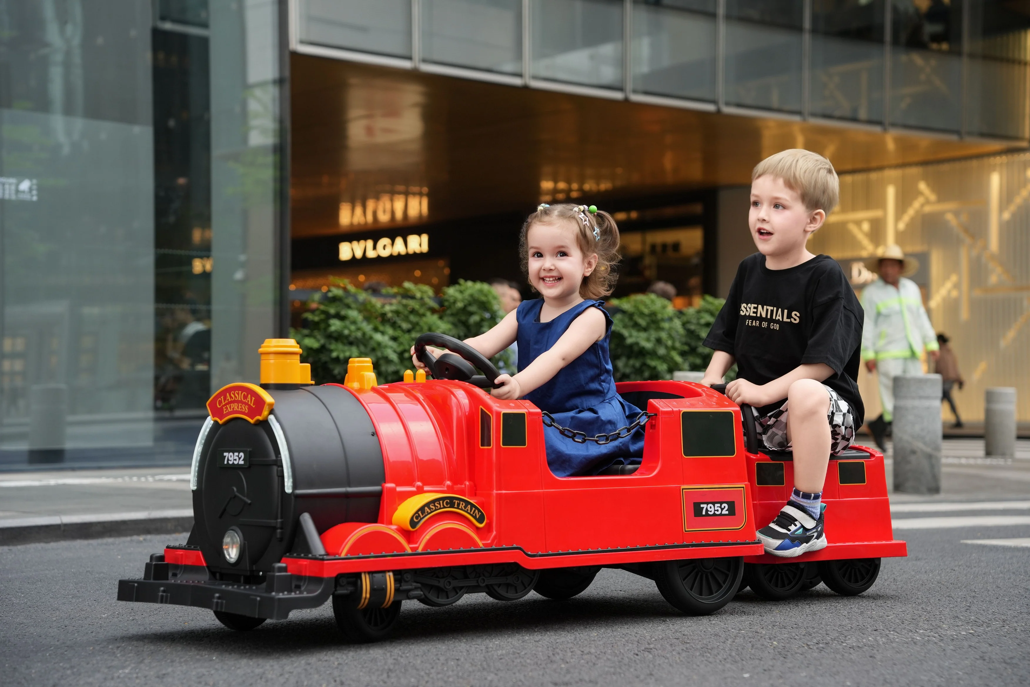 Kids Ride-On Train for Backyard Fun – Battery Powered w/Magic Cars® Remote Control, Real Steam Stack, MP3 & Working Caboose (Ages 1–10) - Image 27