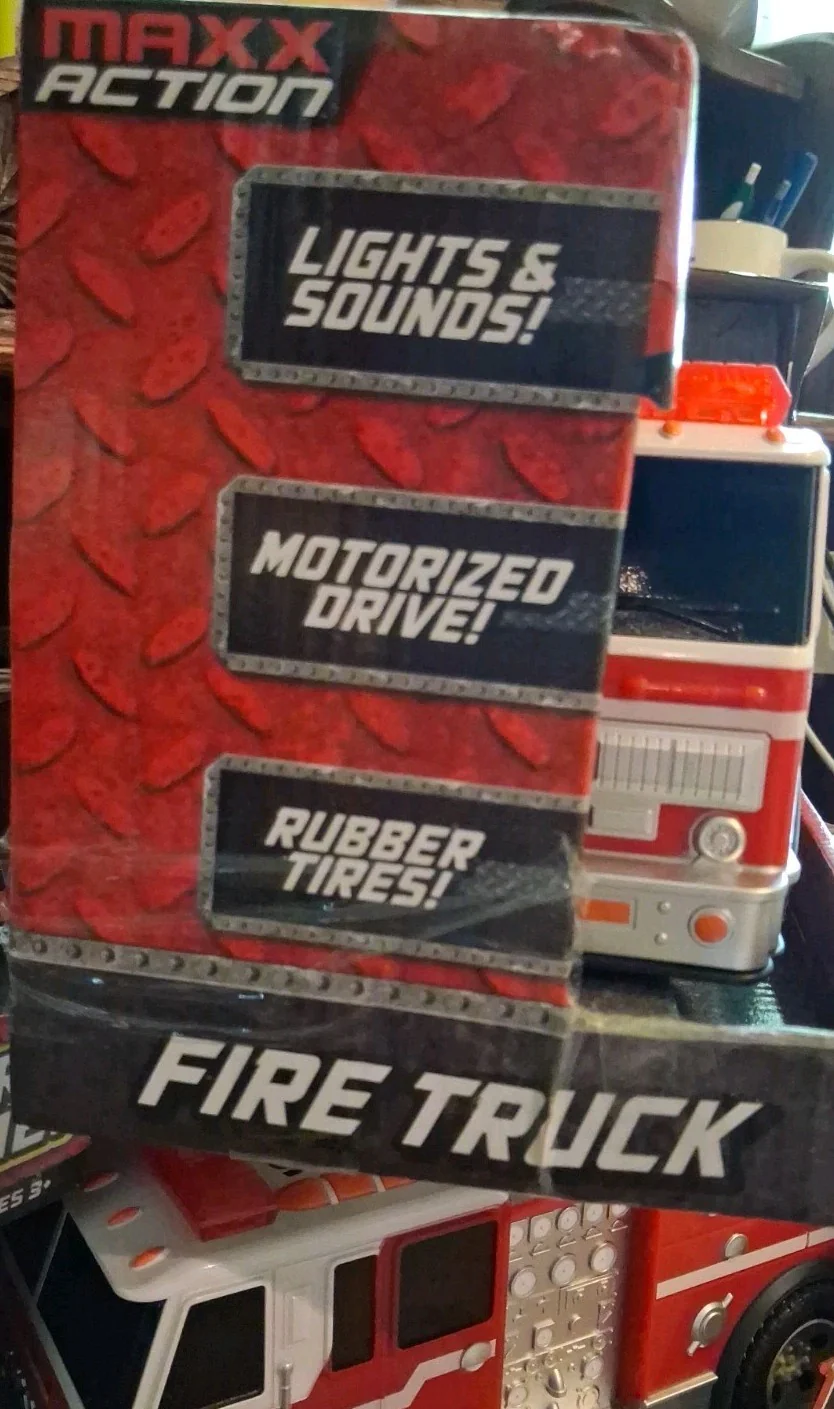 Maxx Action Motorized Fire Truck Toy Featuring Lights, Sounds, and Retractable Ladder - Image 4
