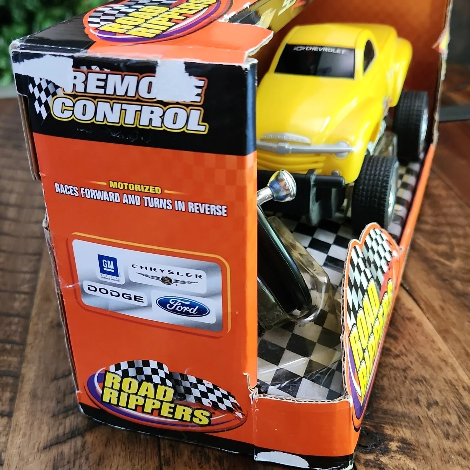 Limited Edition 2005 Road Rippers Chevrolet SSR Yellow Remote Control Car - Image 11