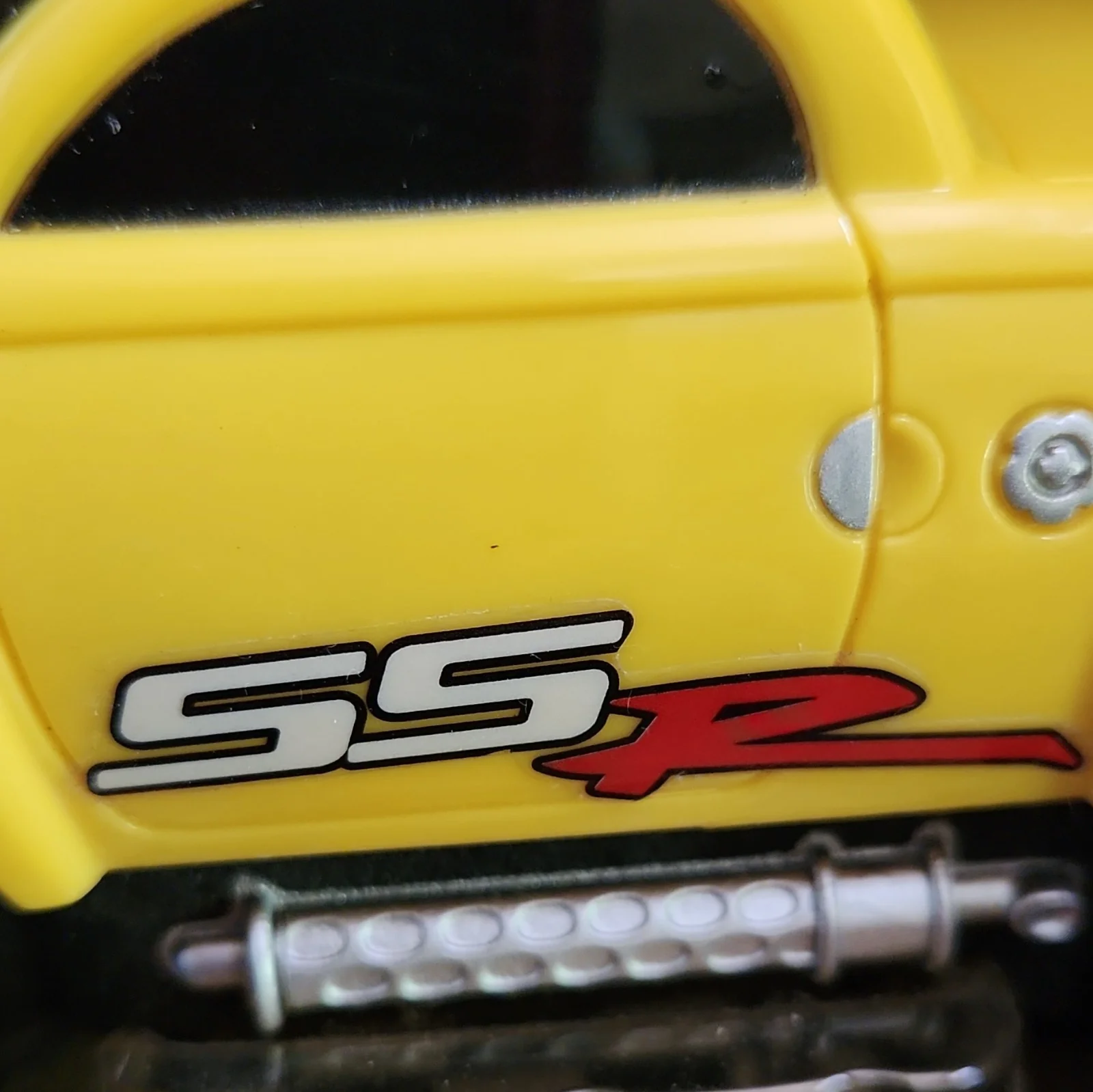 Limited Edition 2005 Road Rippers Chevrolet SSR Yellow Remote Control Car - Image 16