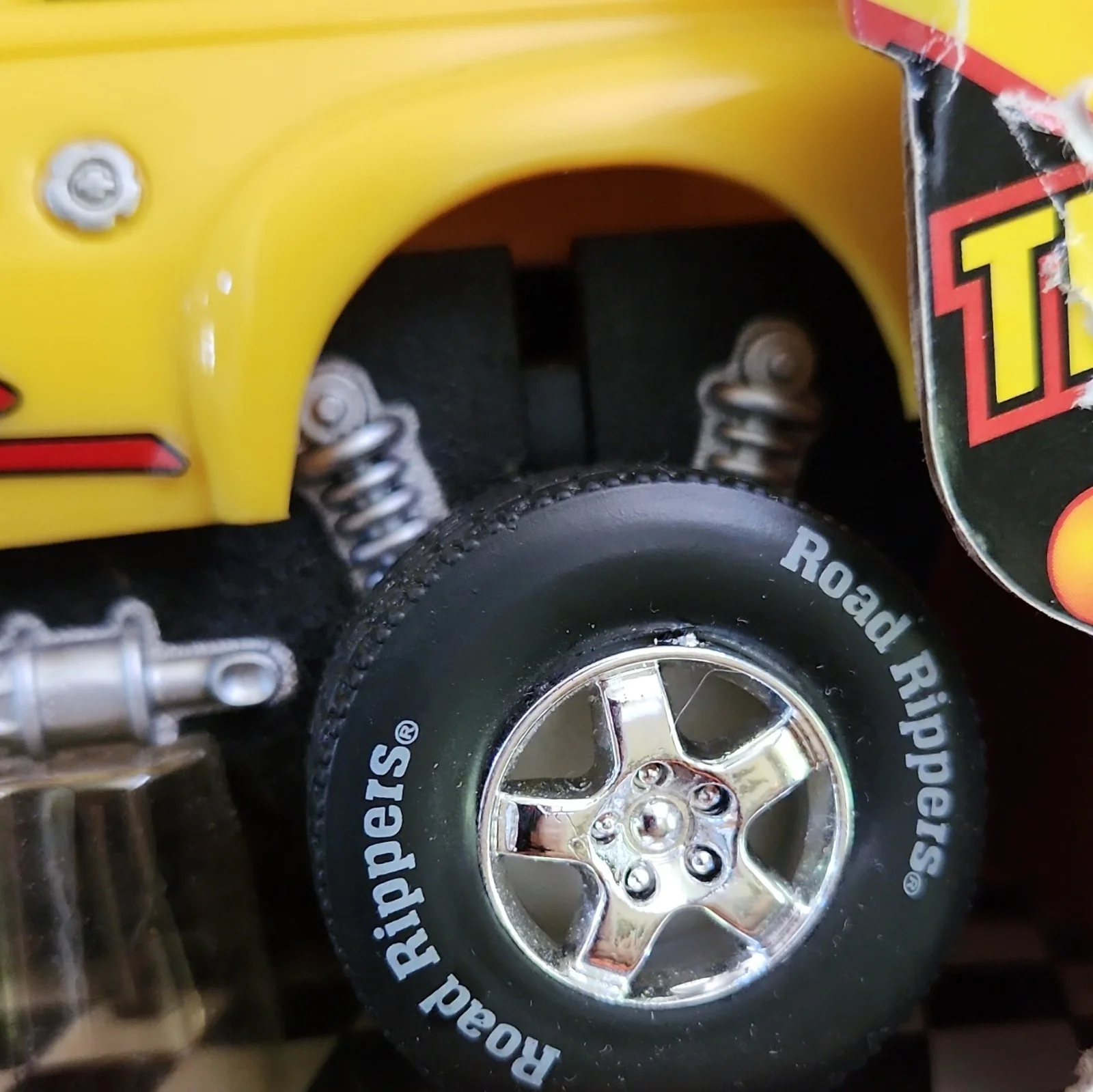 Limited Edition 2005 Road Rippers Chevrolet SSR Yellow Remote Control Car - Image 17