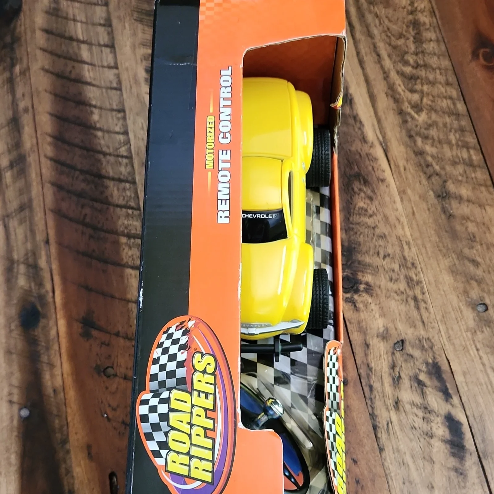 Limited Edition 2005 Road Rippers Chevrolet SSR Yellow Remote Control Car - Image 19