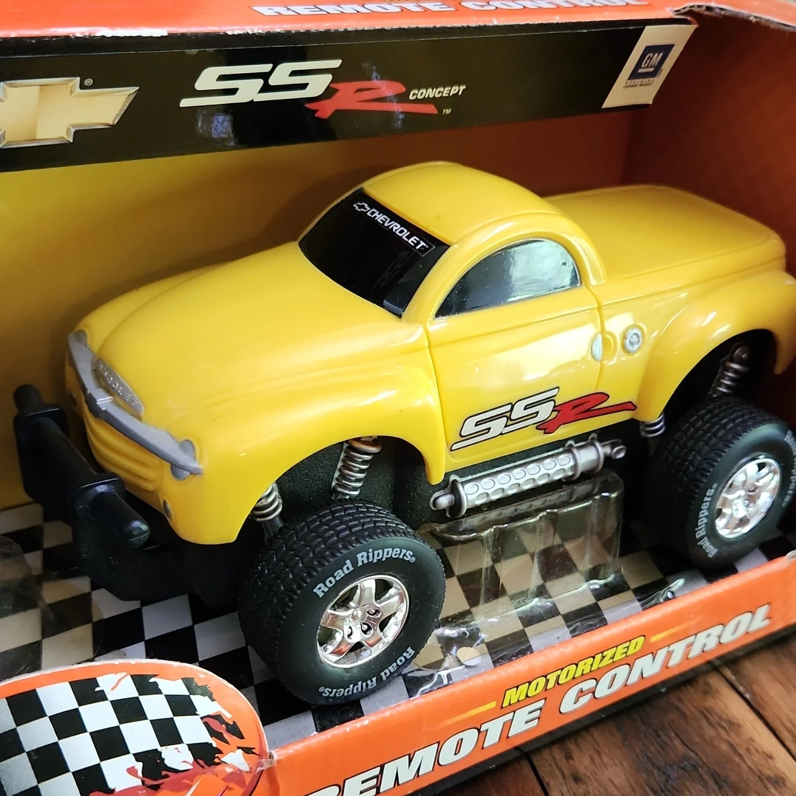 Limited Edition 2005 Road Rippers Chevrolet SSR Yellow Remote Control Car - Image 2