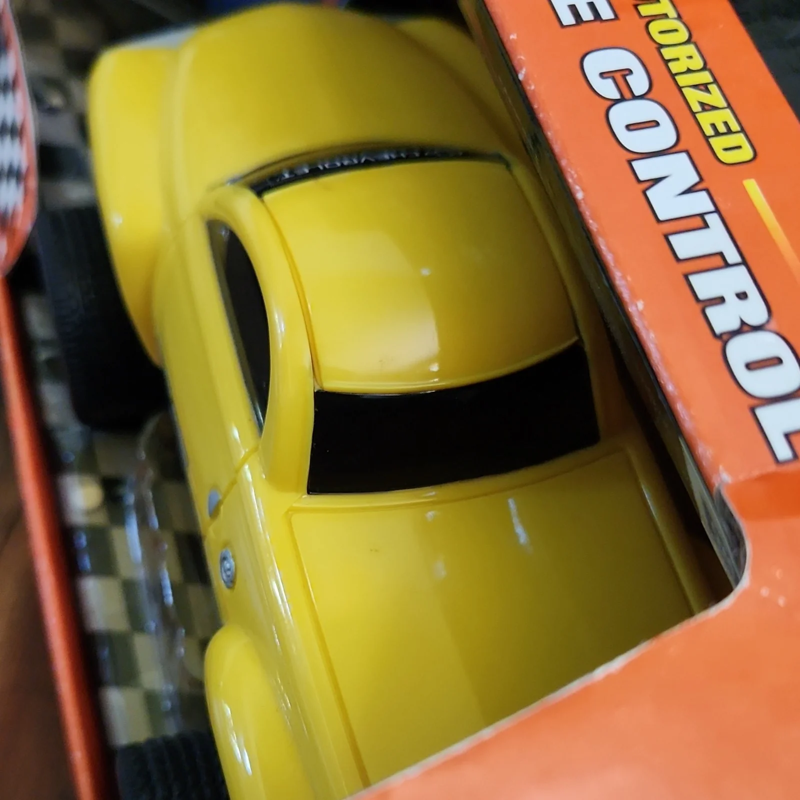 Limited Edition 2005 Road Rippers Chevrolet SSR Yellow Remote Control Car - Image 20