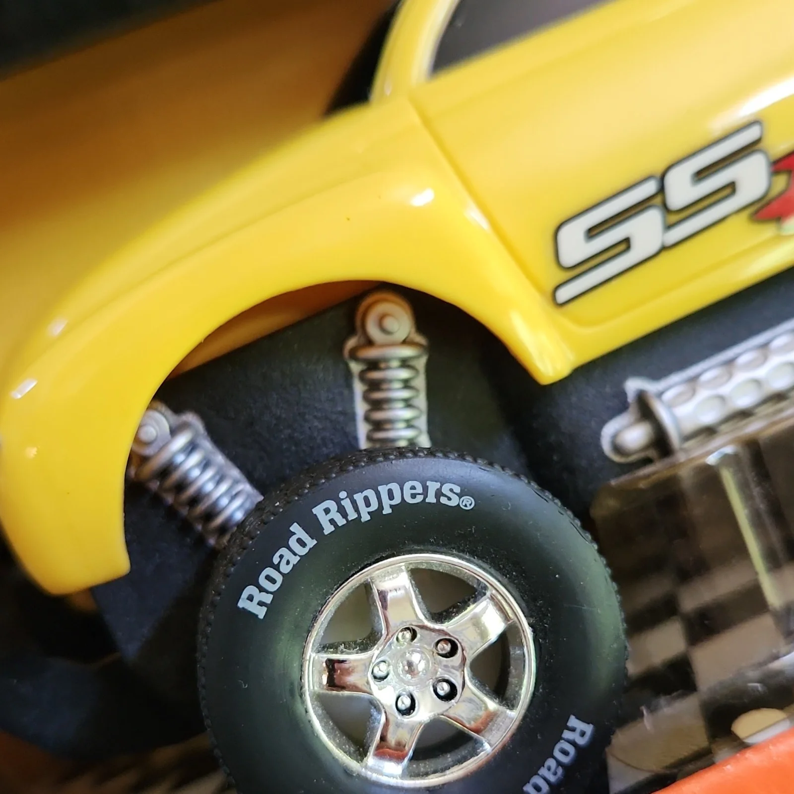 Limited Edition 2005 Road Rippers Chevrolet SSR Yellow Remote Control Car - Image 21