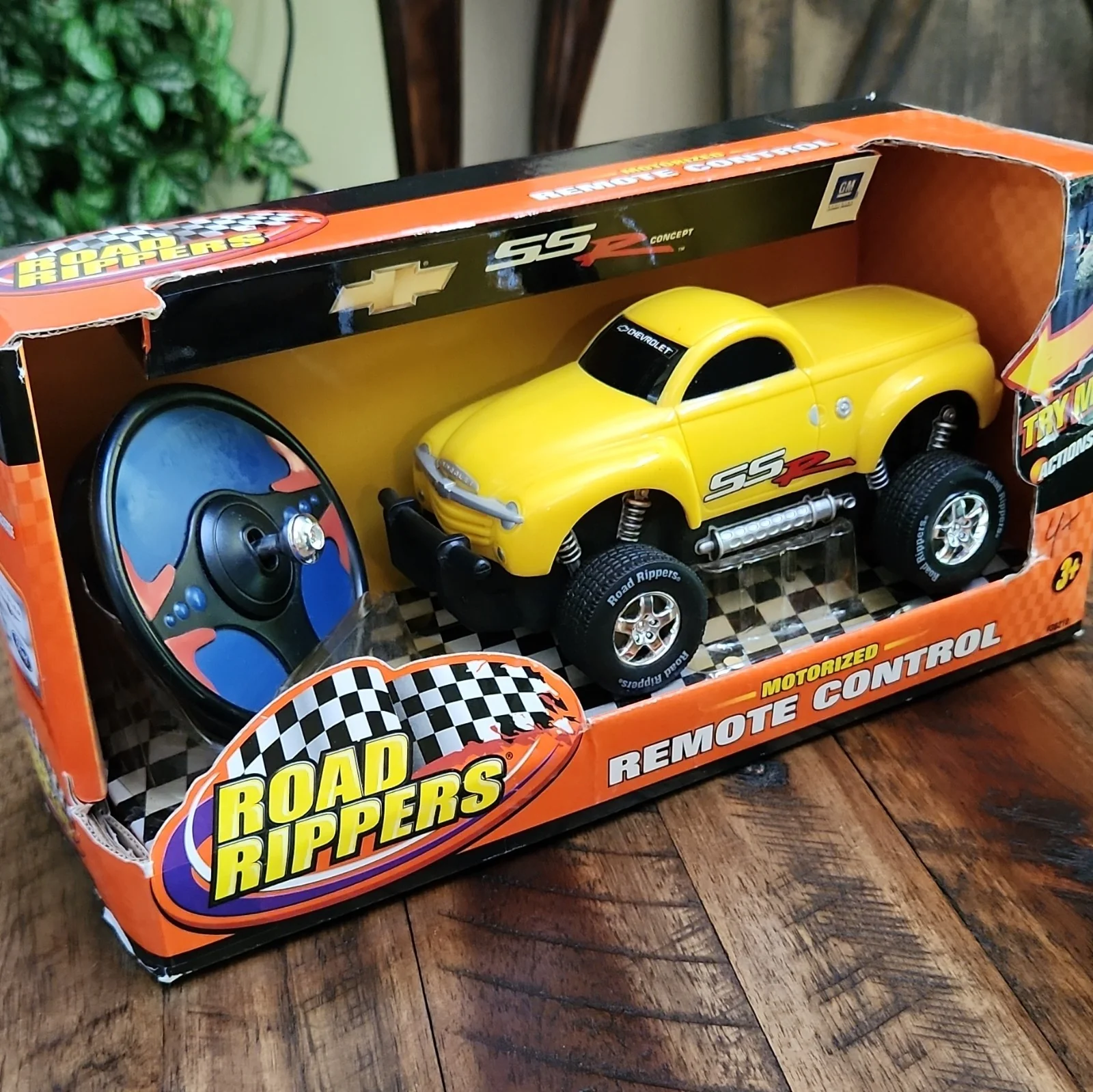 Limited Edition 2005 Road Rippers Chevrolet SSR Yellow Remote Control Car - Image 24
