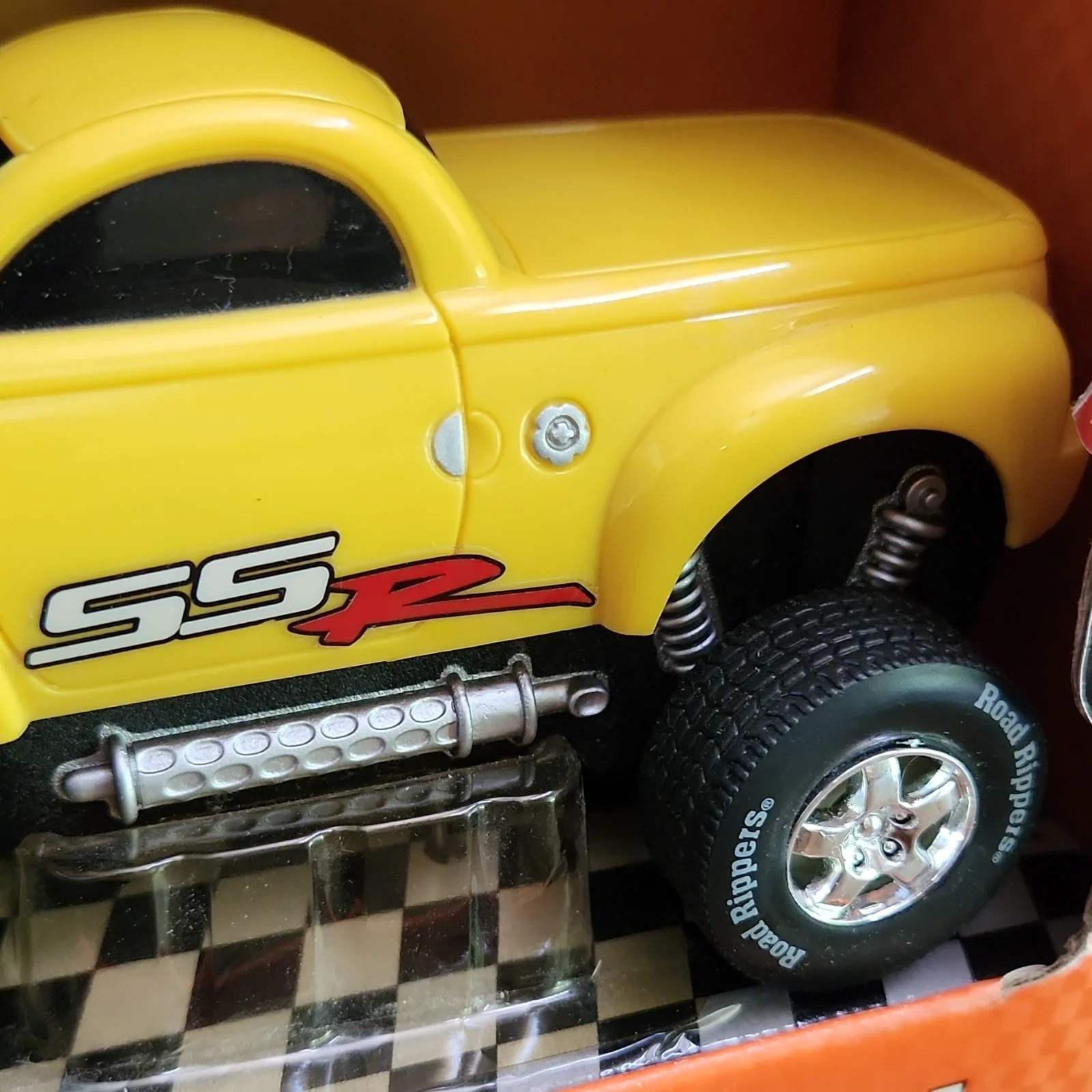 Limited Edition 2005 Road Rippers Chevrolet SSR Yellow Remote Control Car - Image 4