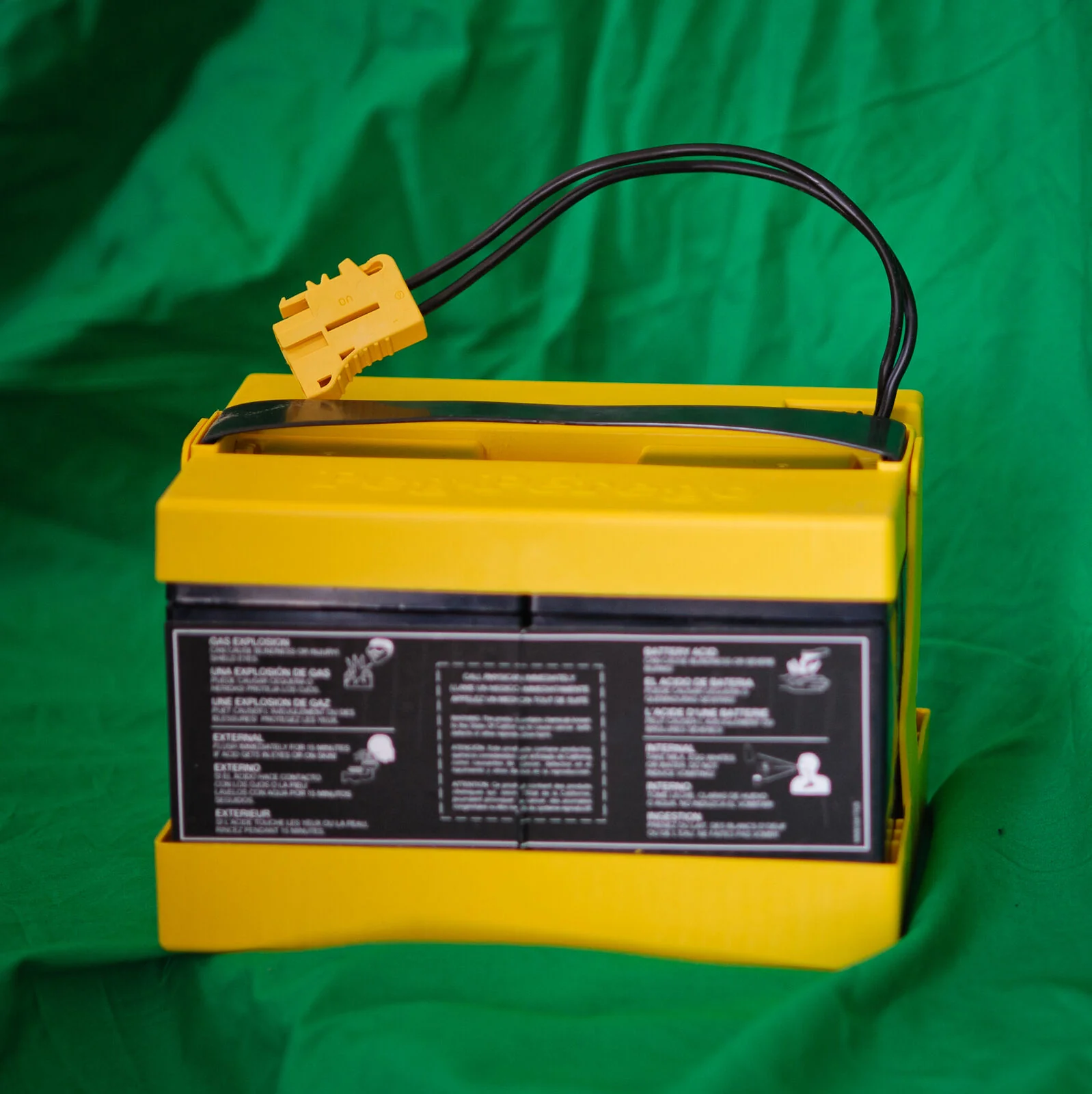 Power Up Your Ride with Peg Perego 24V Battery & Charger Combo Pack (IAKB0522) - Image 4