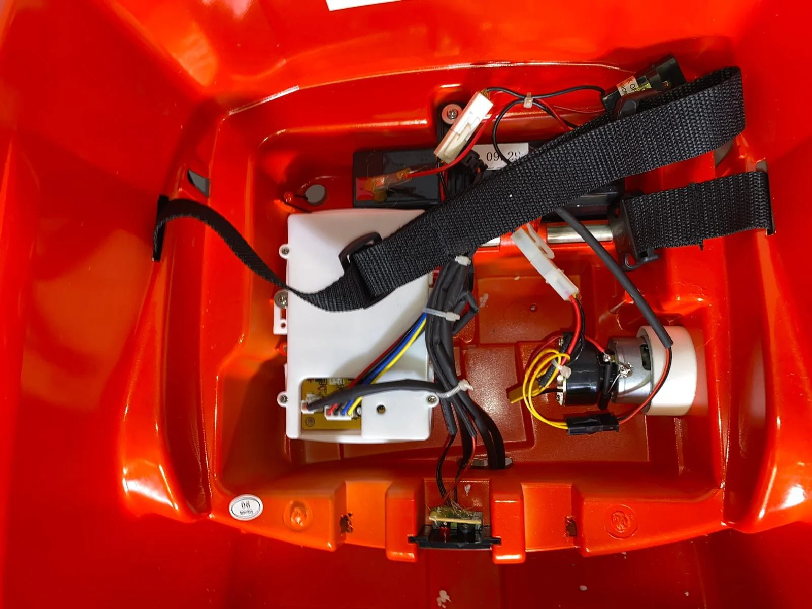 Battery-Powered Red Kids Ride-On Car Lamborghini Aventador LP700-4 Model - Image 8