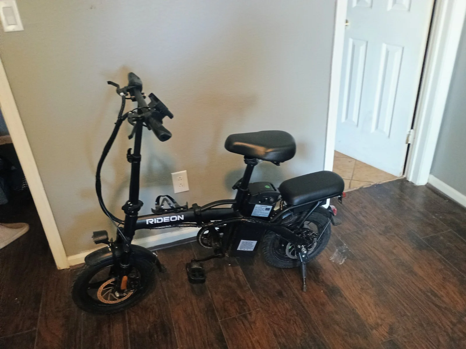 Kids Electric Ride-On Vehicle with Safety Features - Image 12