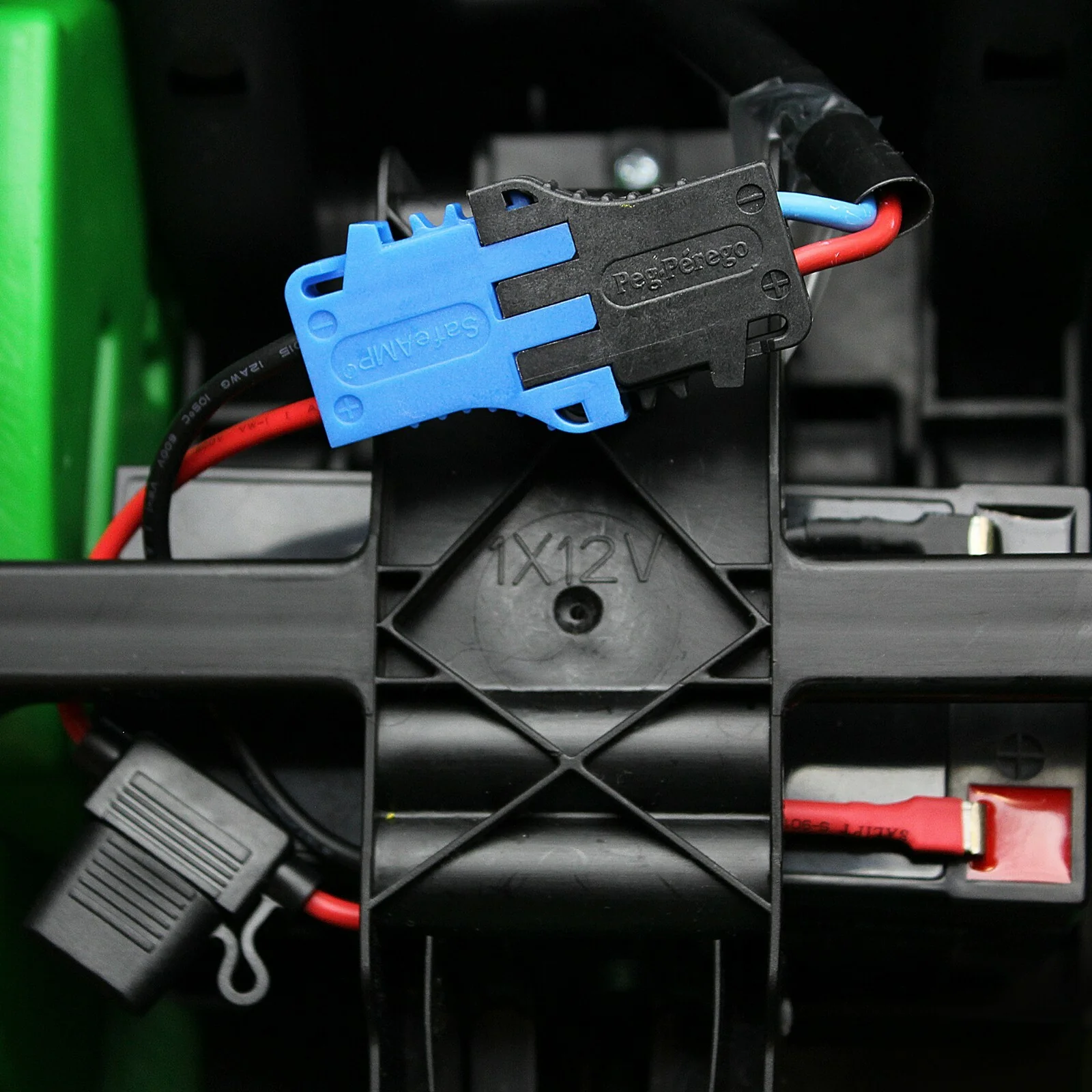 SafeAMP Wire Harness Connector for Peg Perego 12V SLA Battery - Image 3