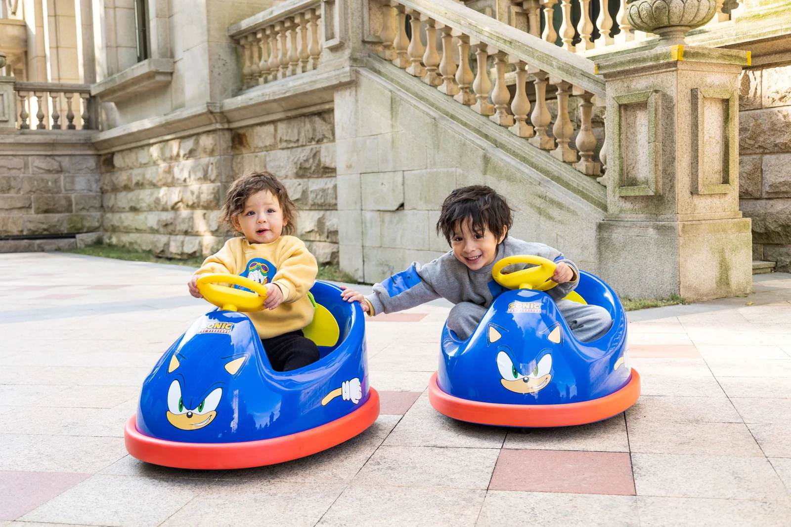 6V Battery-Powered Sonic Hedgehog Bumper Car for Kids Ages 2 and Up - Image 2