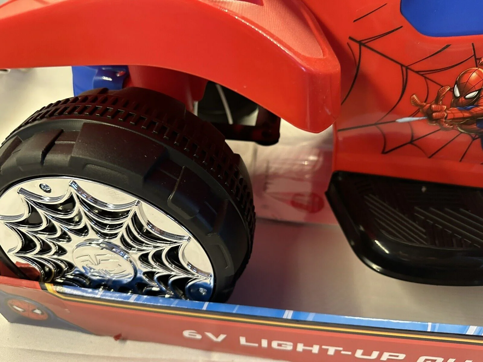 Spider-Man 6V Ride On with Light Up Handle Bars - Brand New in Box! - Image 10