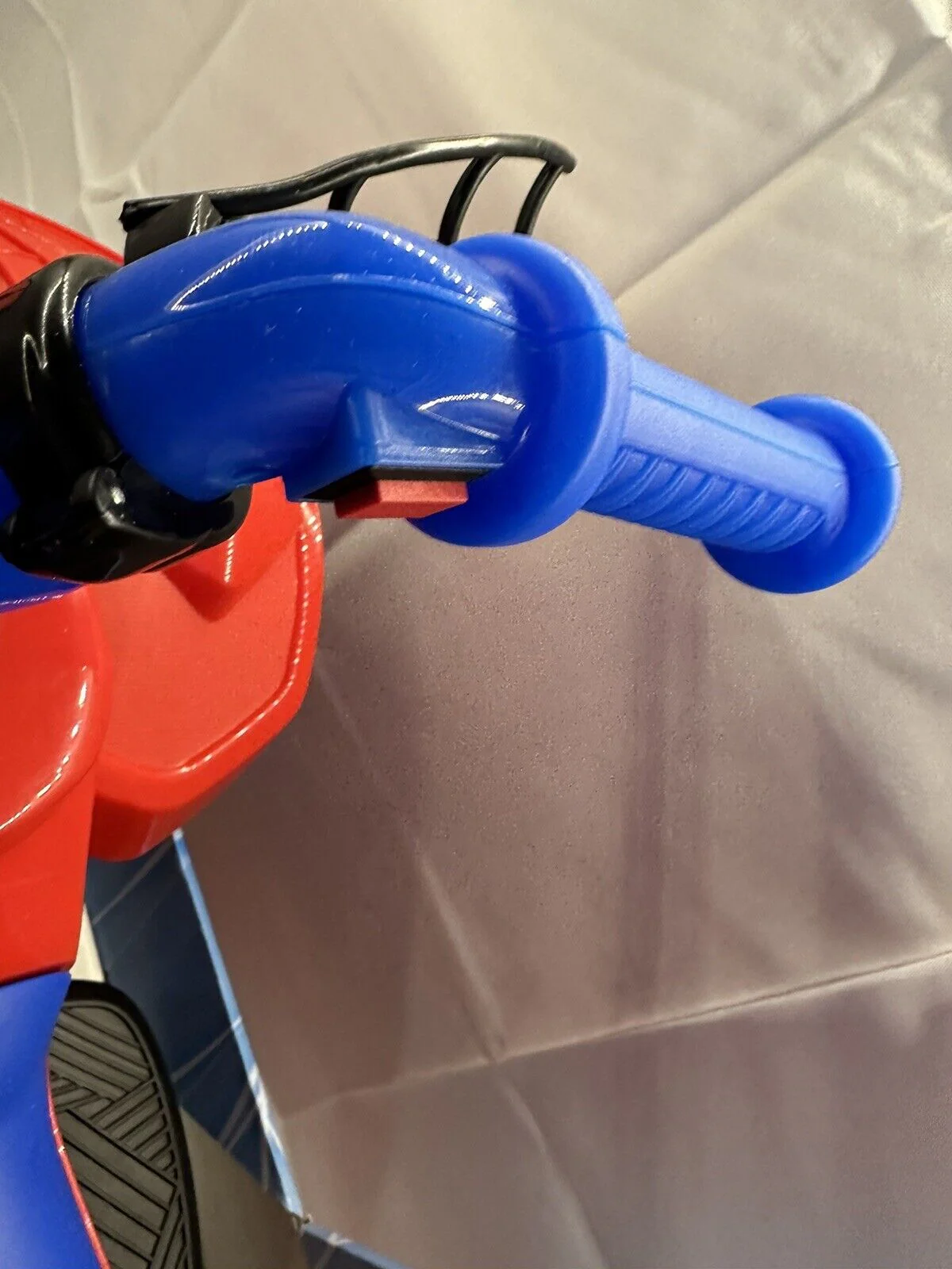 Spider-Man 6V Ride On with Light Up Handle Bars - Brand New in Box! - Image 11