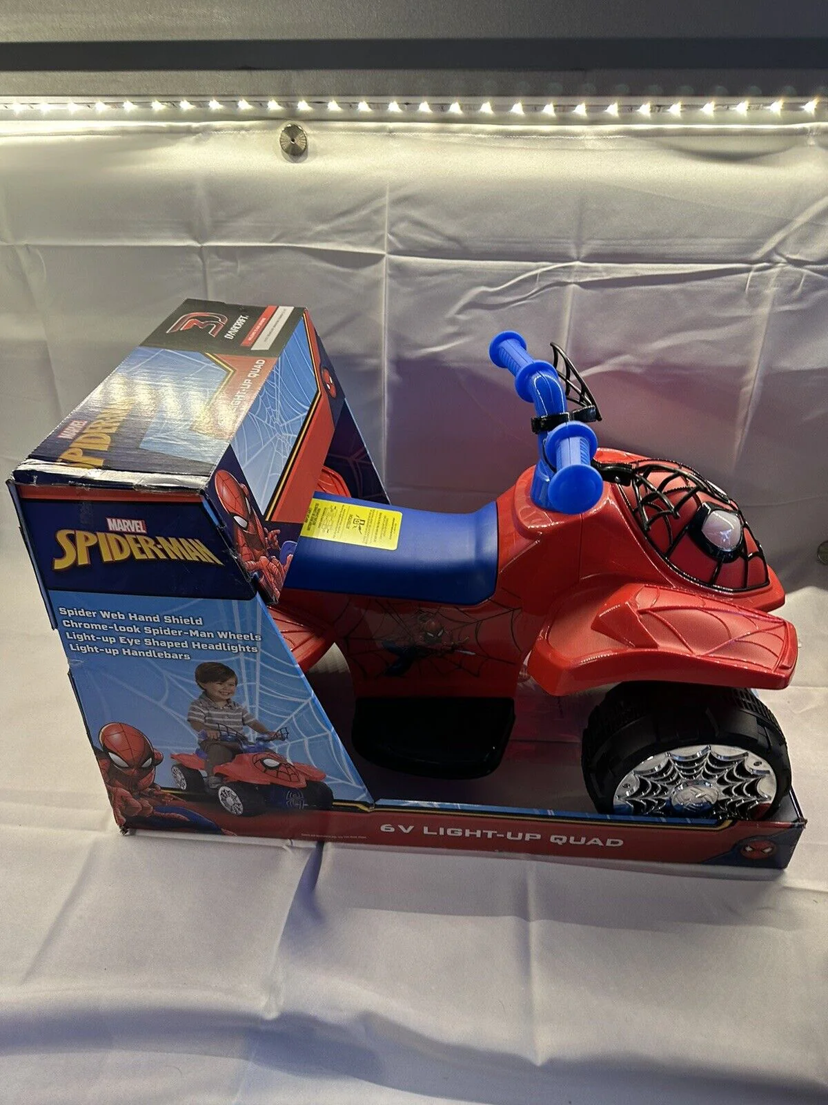 Spider-Man 6V Ride On with Light Up Handle Bars - Brand New in Box! - Image 2