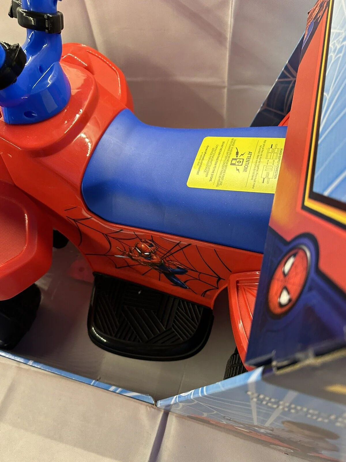 Spider-Man 6V Ride On with Light Up Handle Bars - Brand New in Box! - Image 7