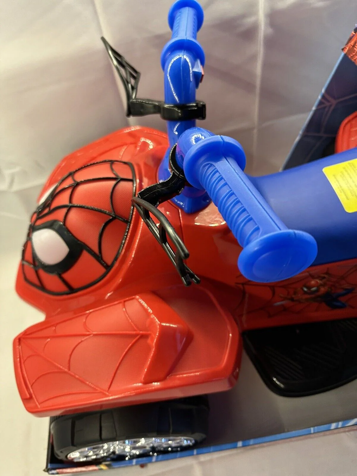 Spider-Man 6V Ride On with Light Up Handle Bars - Brand New in Box! - Image 8