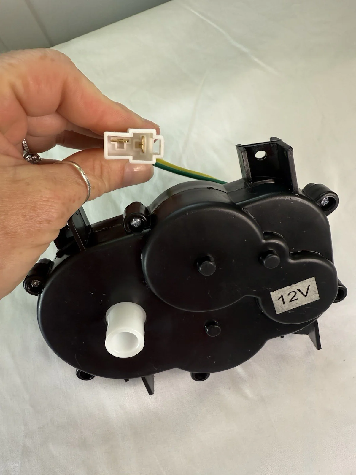 12V Children's Electric Car with Steering Gearbox - Image 2
