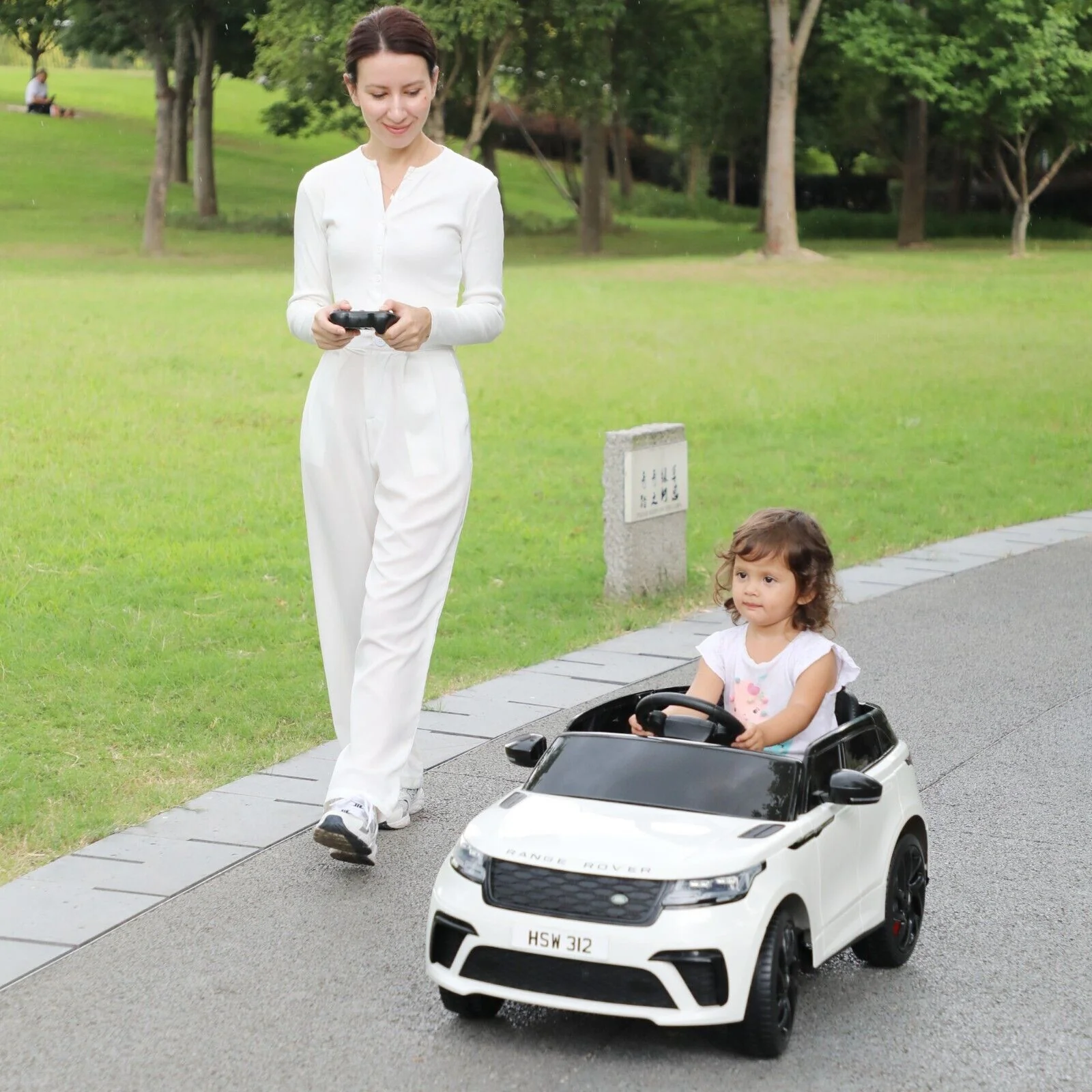 TOBBI 12V Licensed Kids Electric SUV Range Rover Velar with Remote Control - Image 11